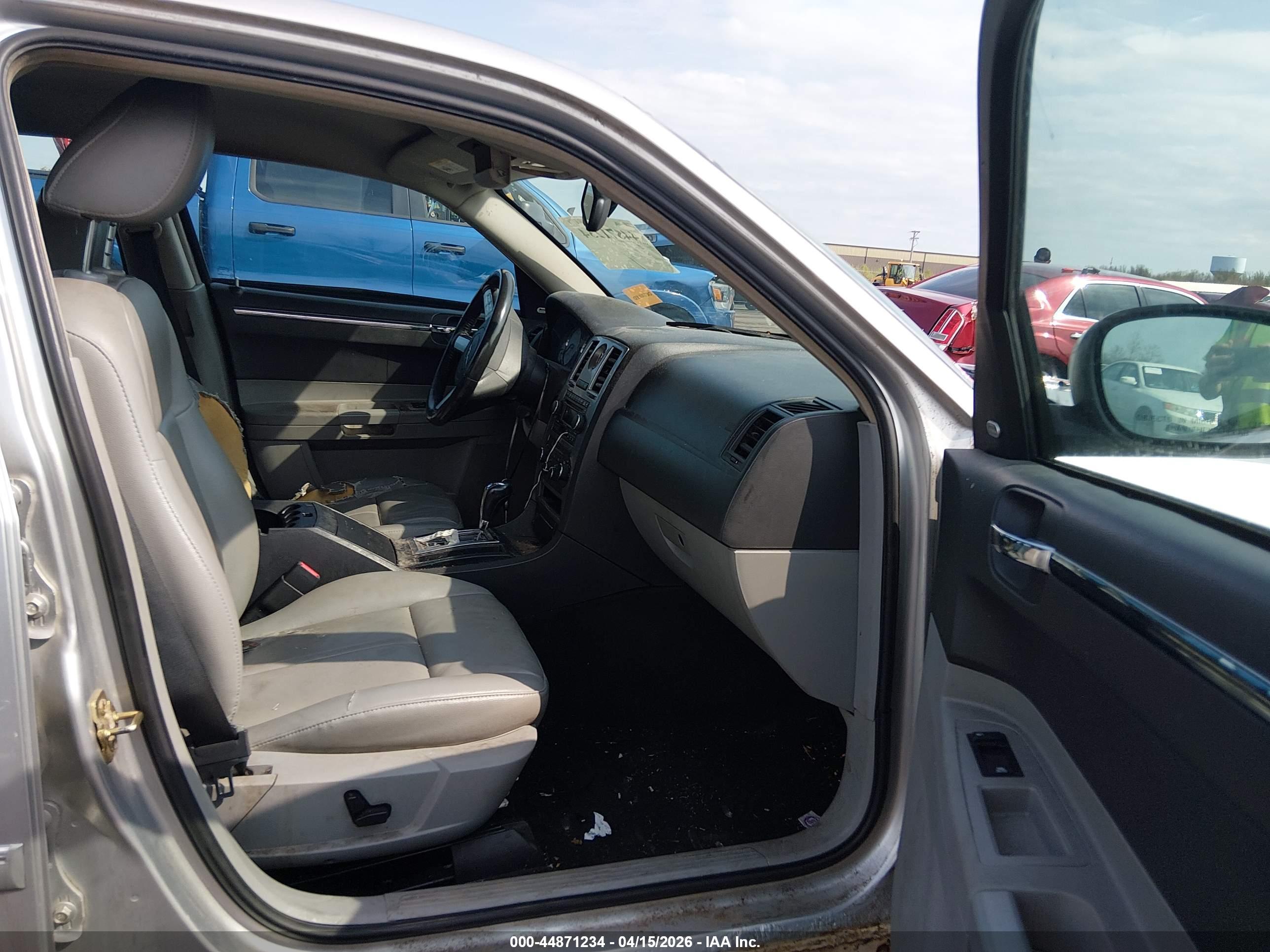 CHRYSLER 300 image 5