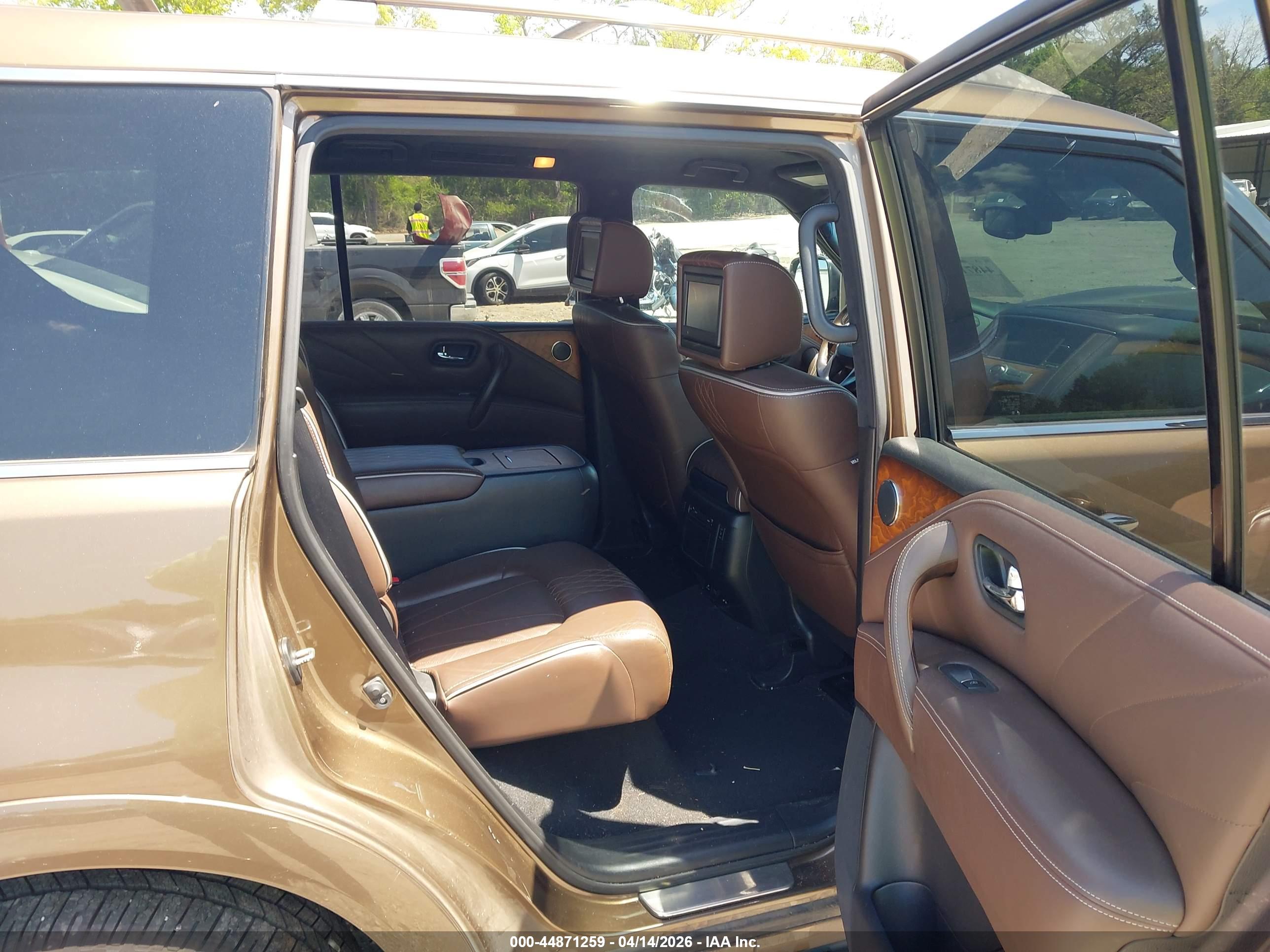 INFINITI QX80 image 8