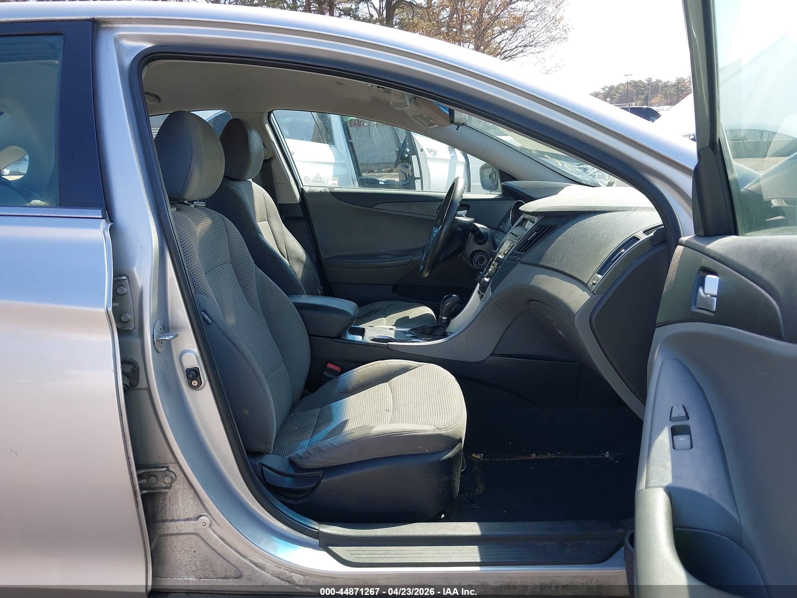 HYUNDAI SONATA image 5