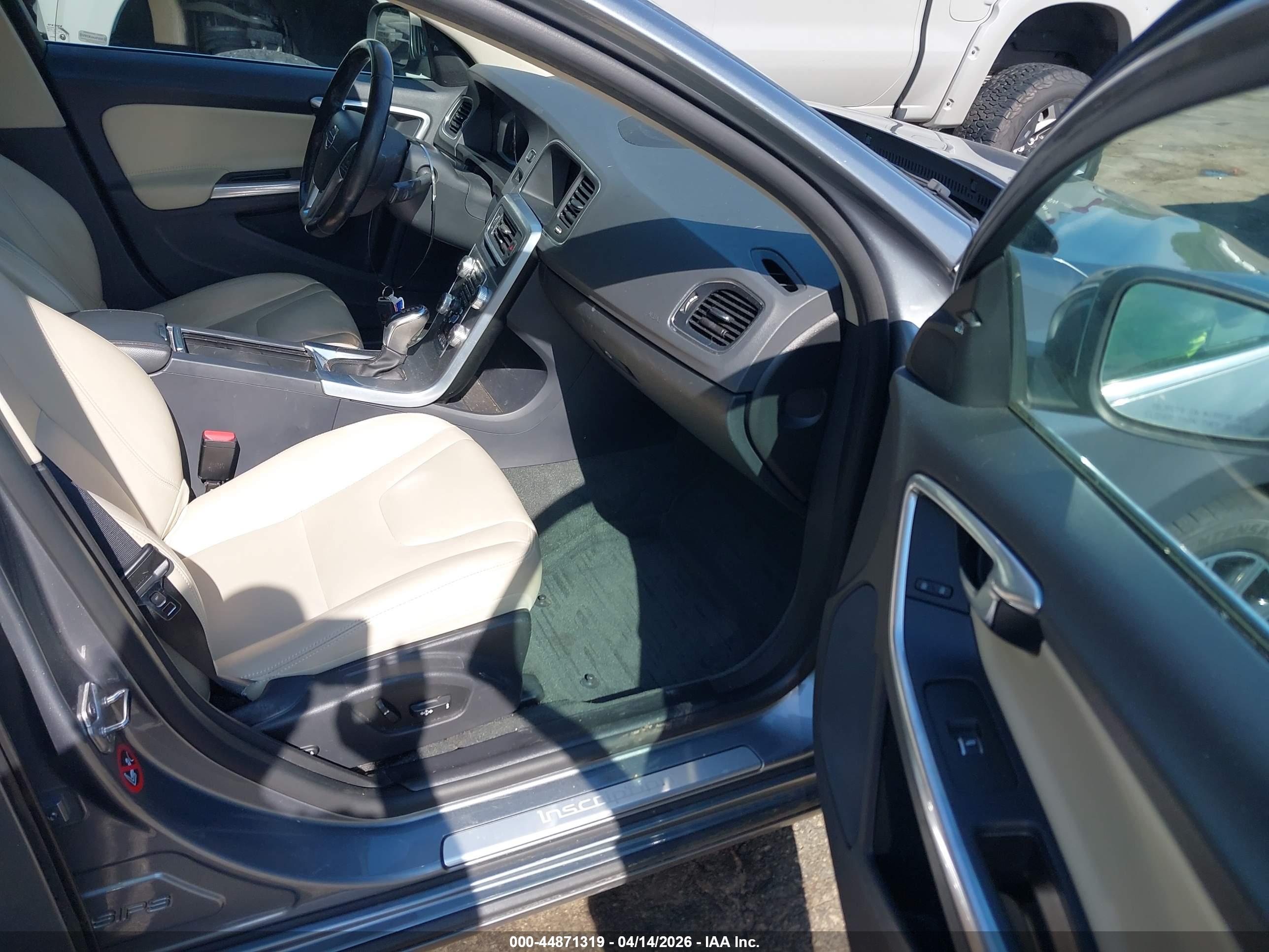 VOLVO S60 image 5