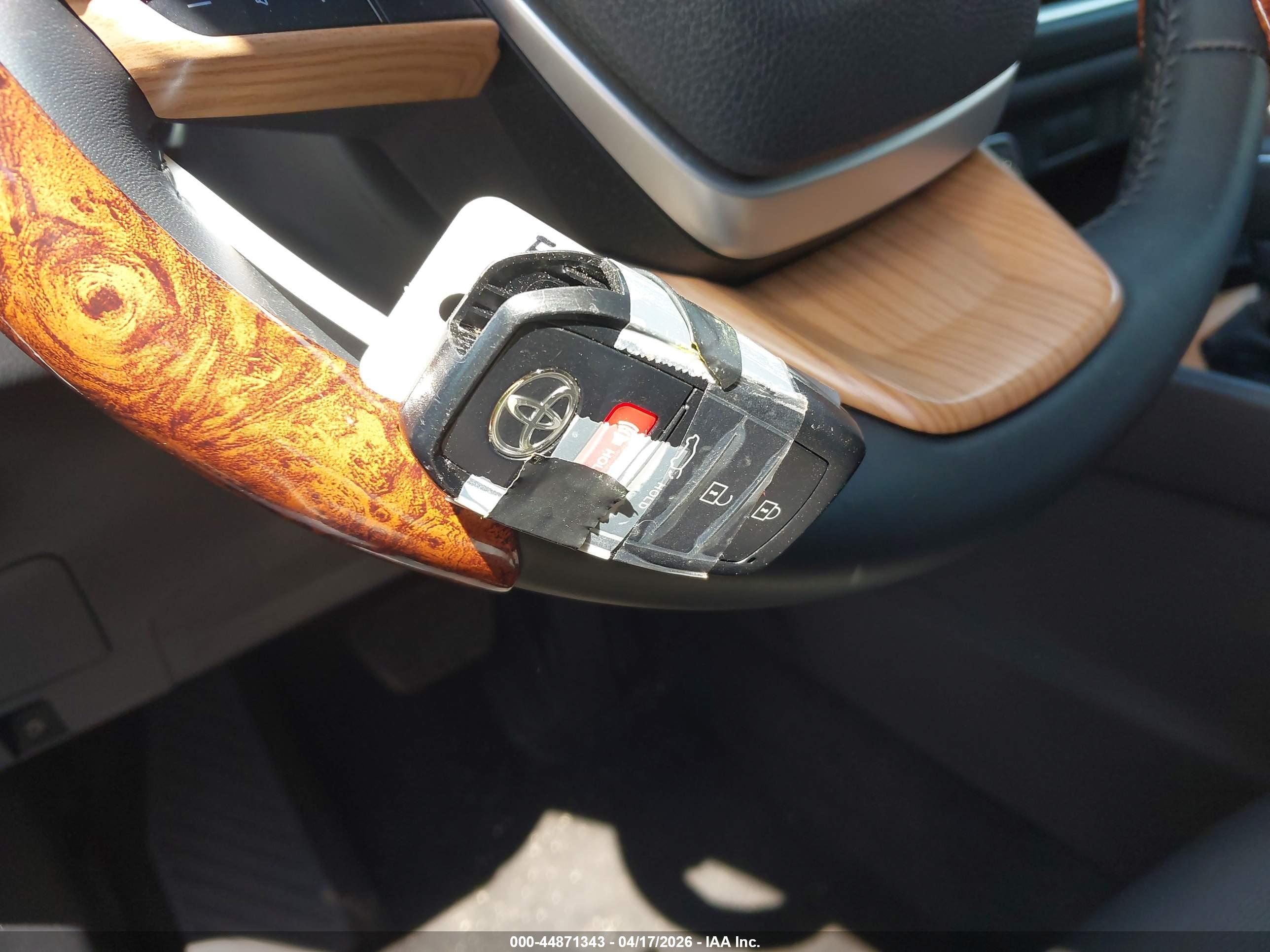 TOYOTA GRAND image 11