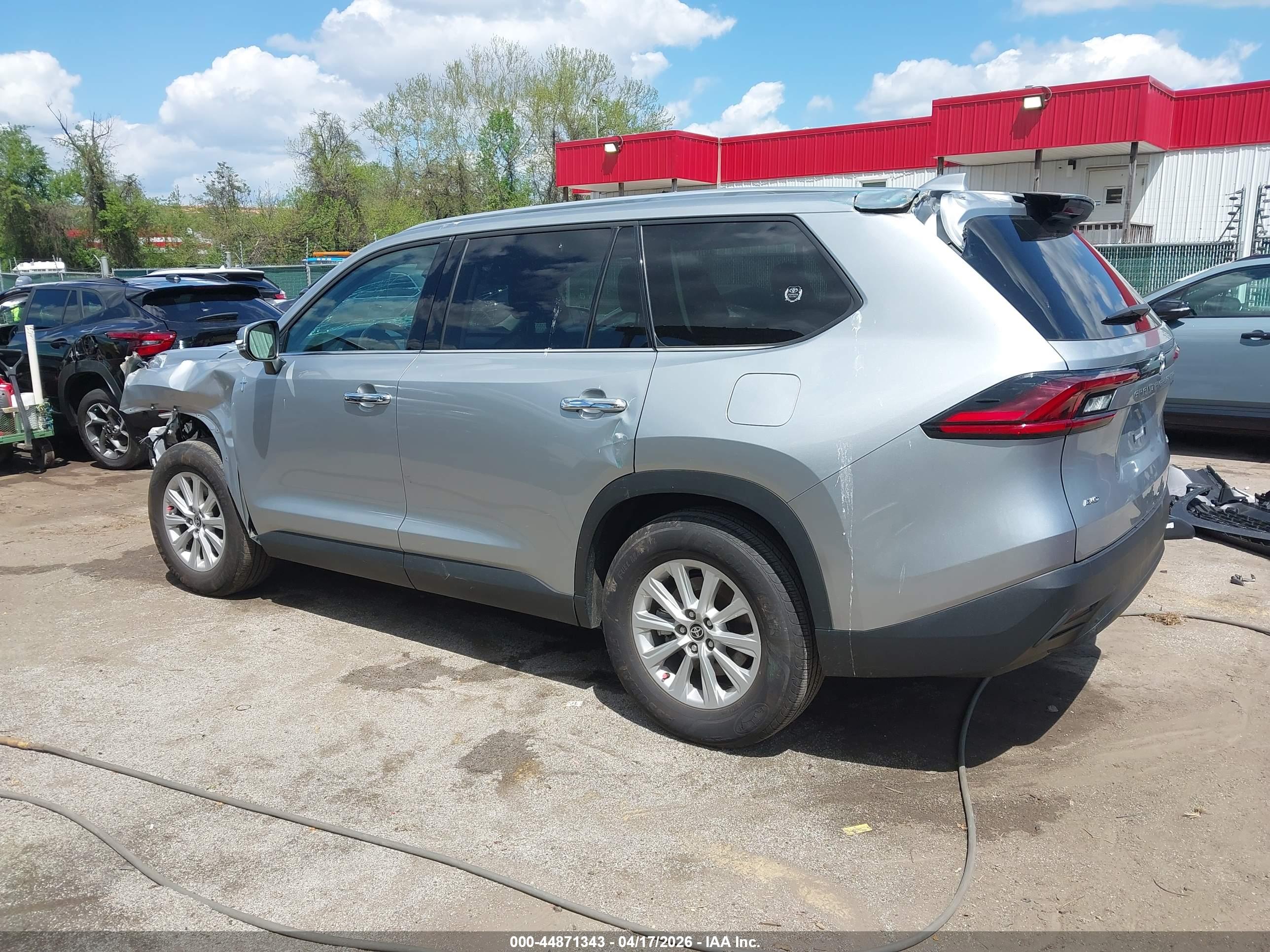 TOYOTA GRAND image 3