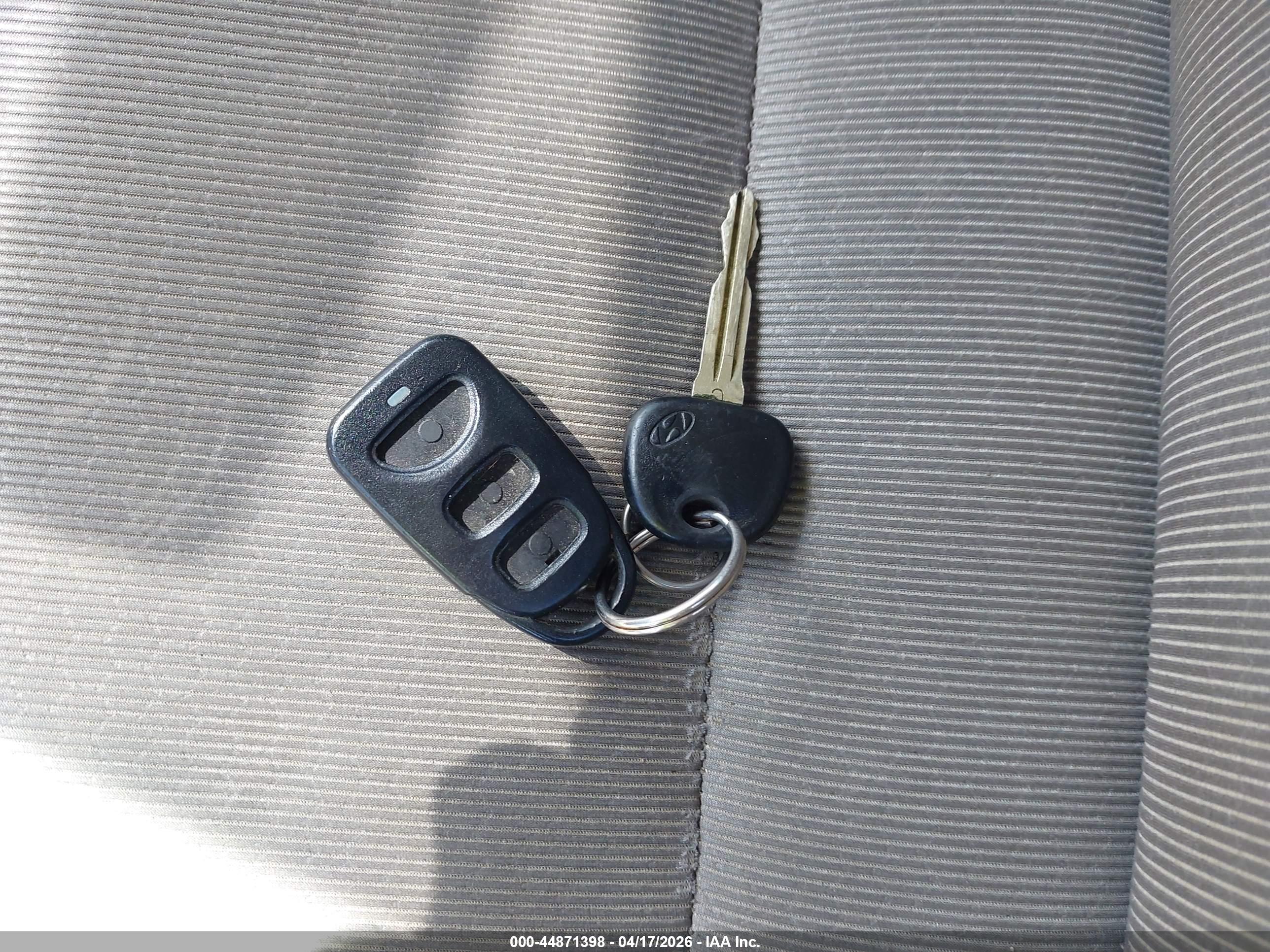 HYUNDAI ELANTRA image 11