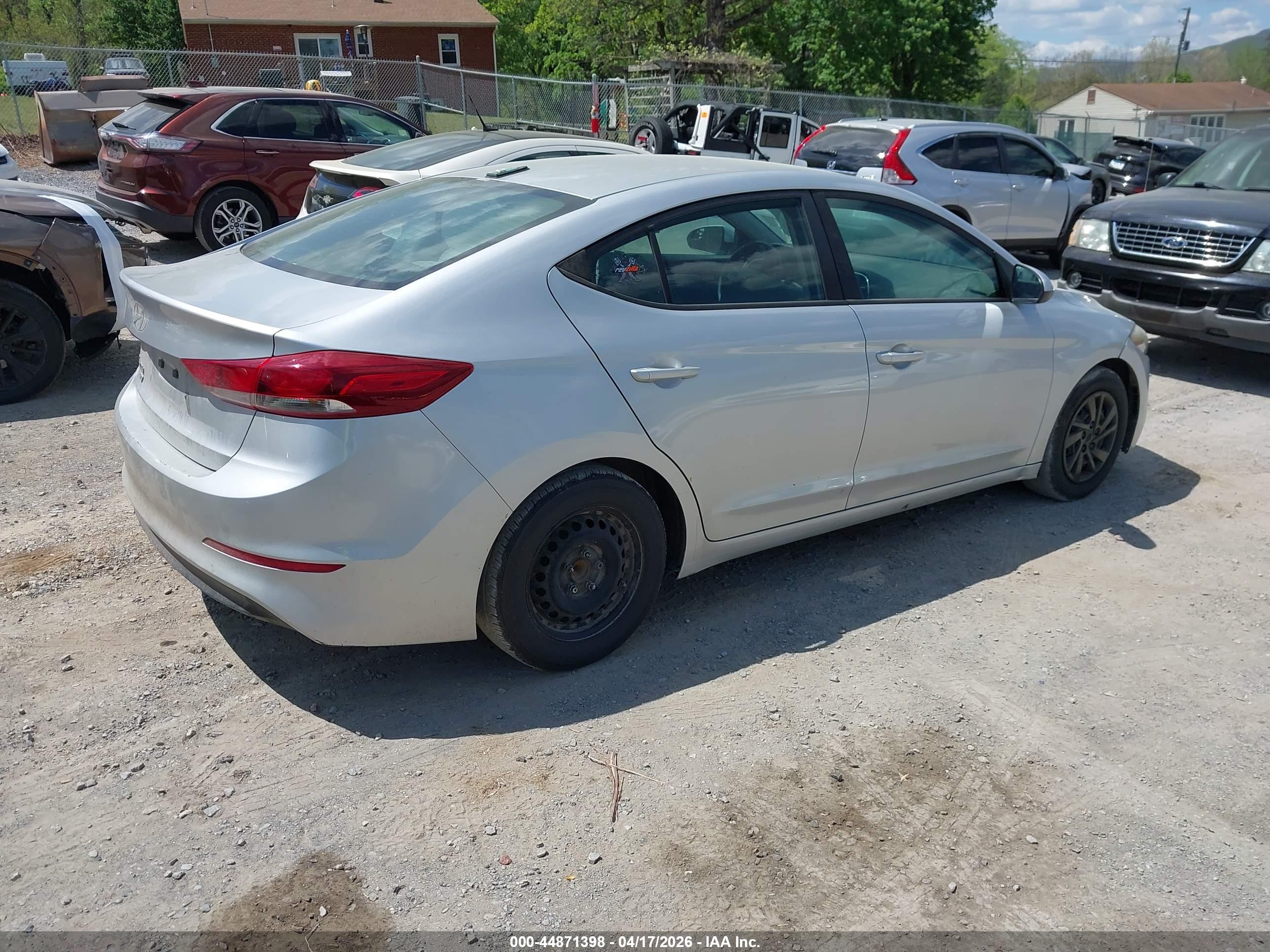 HYUNDAI ELANTRA image 4