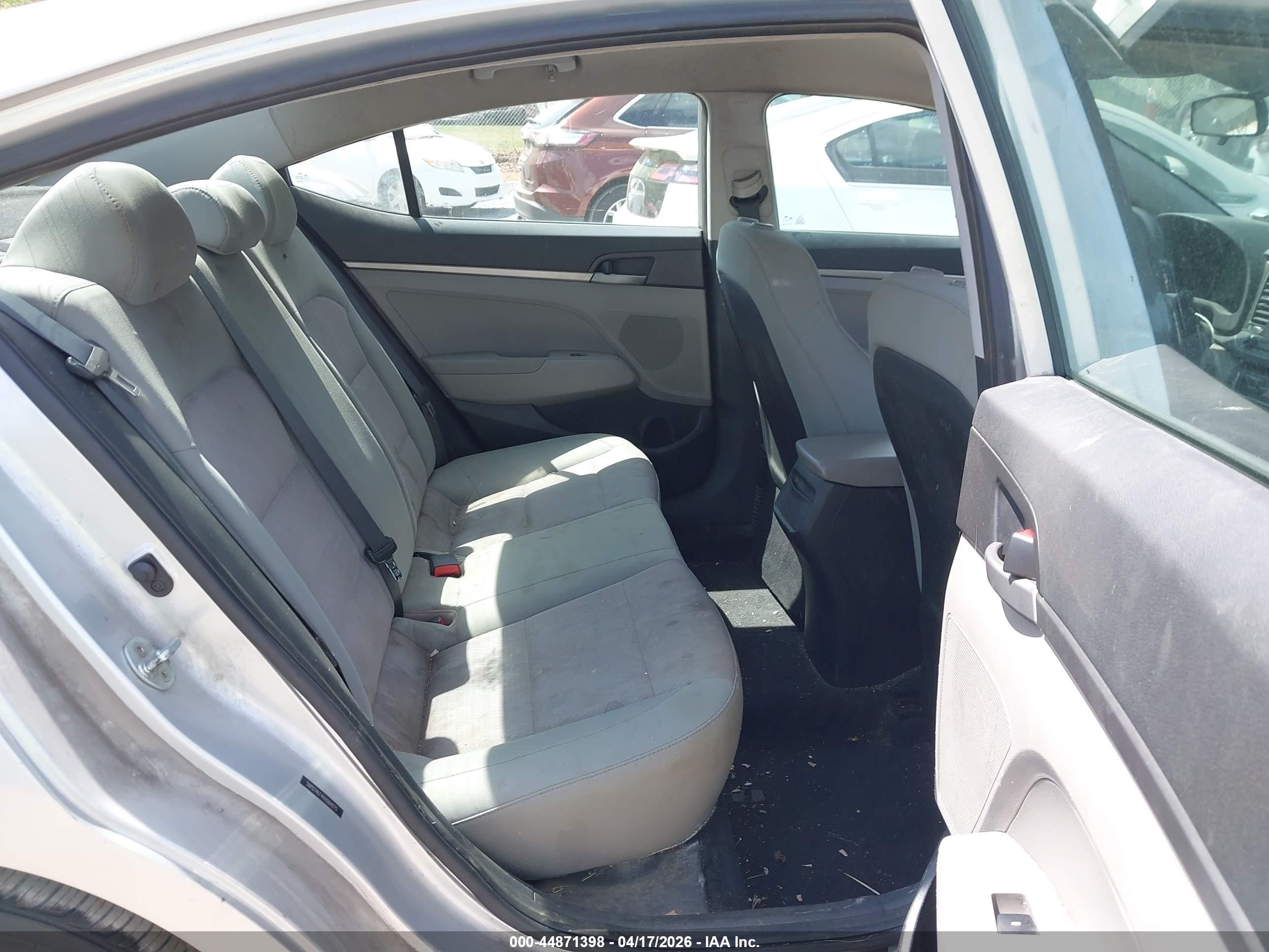 HYUNDAI ELANTRA image 8