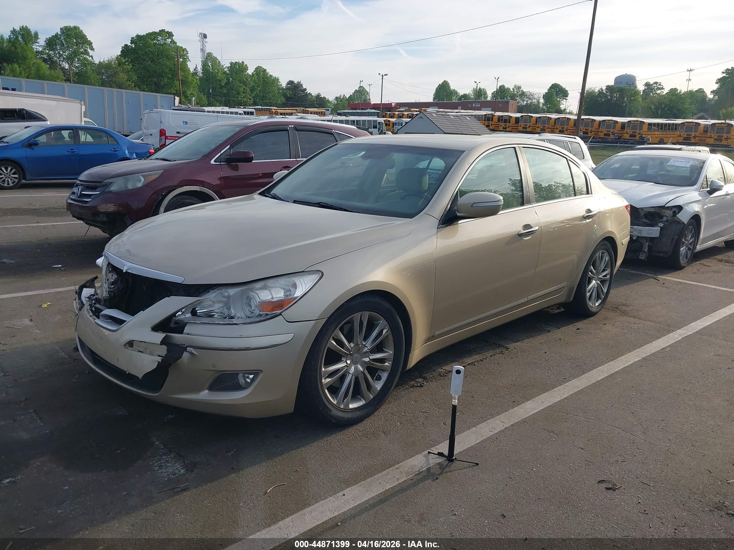 HYUNDAI GENESIS image 2
