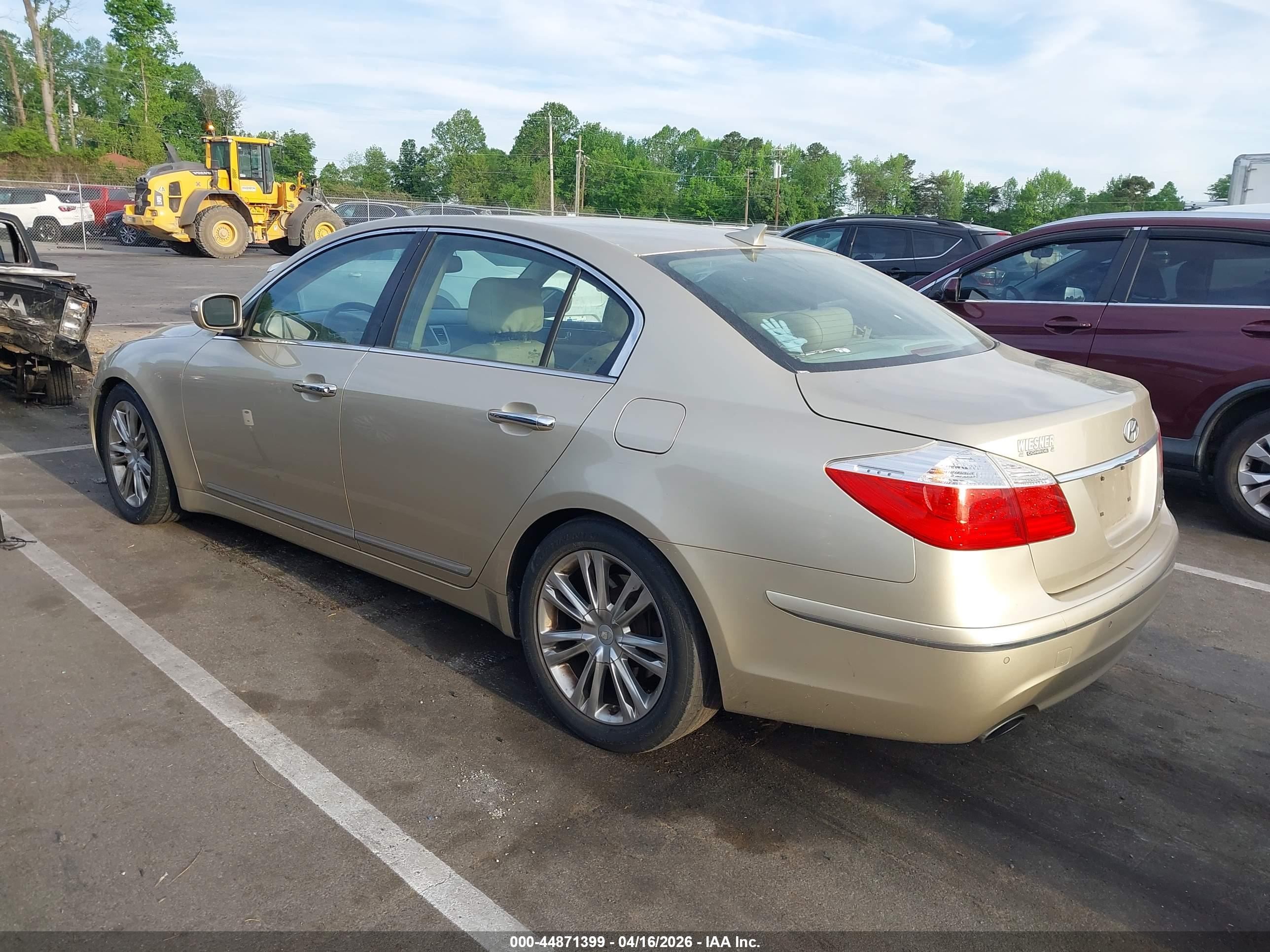 HYUNDAI GENESIS image 3