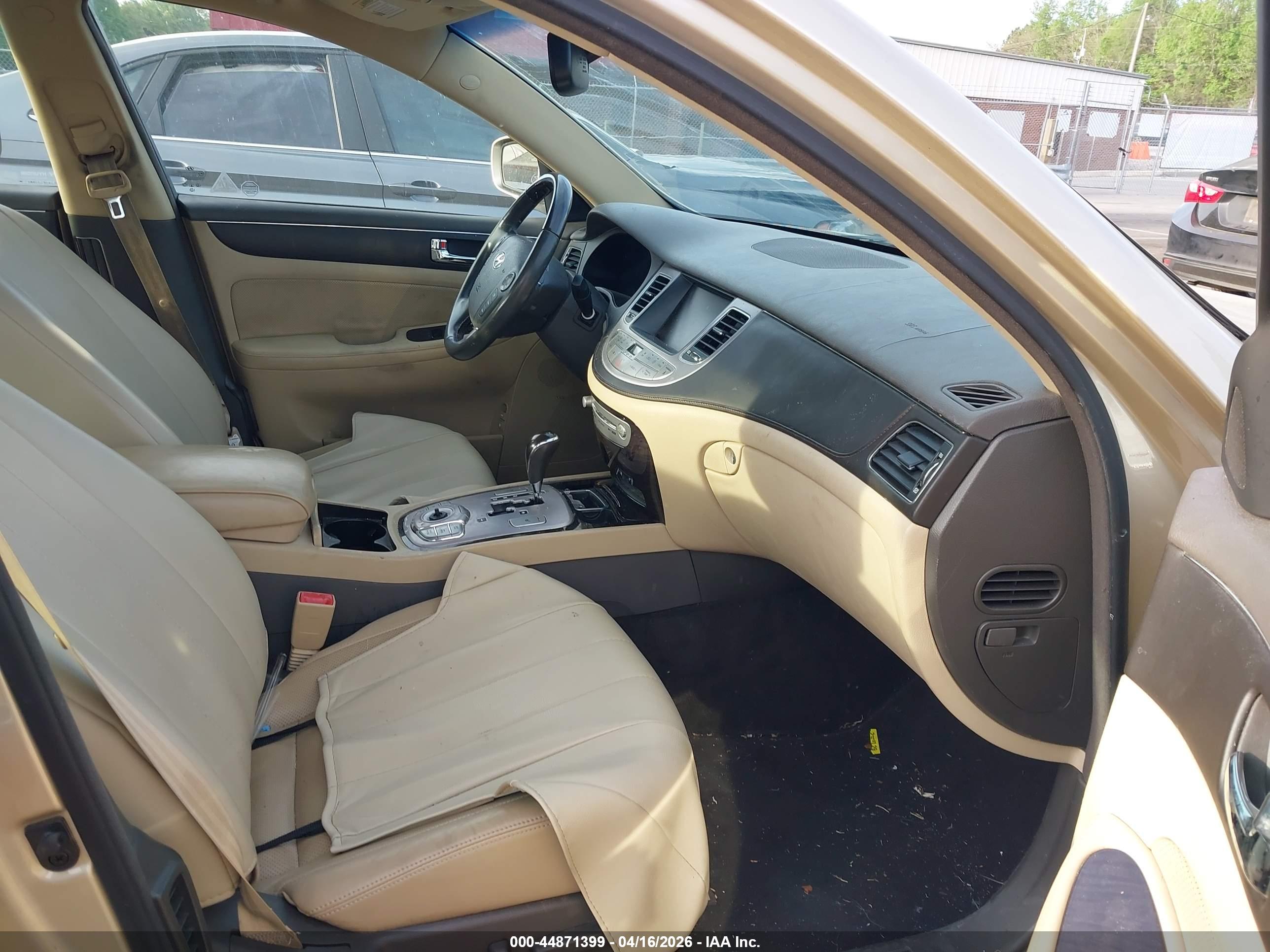 HYUNDAI GENESIS image 5