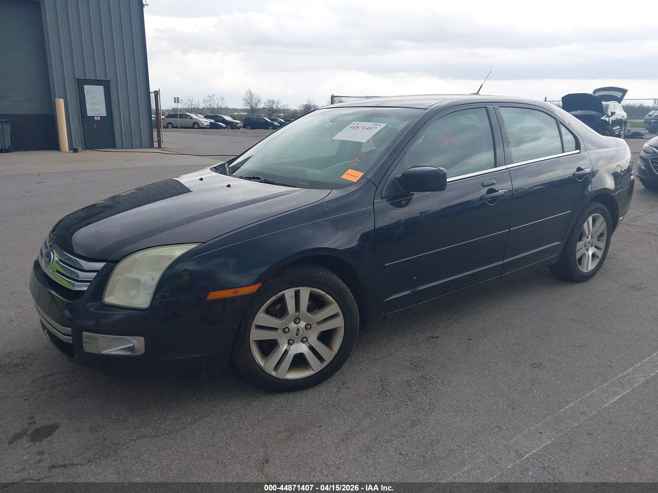 FORD FUSION image 2