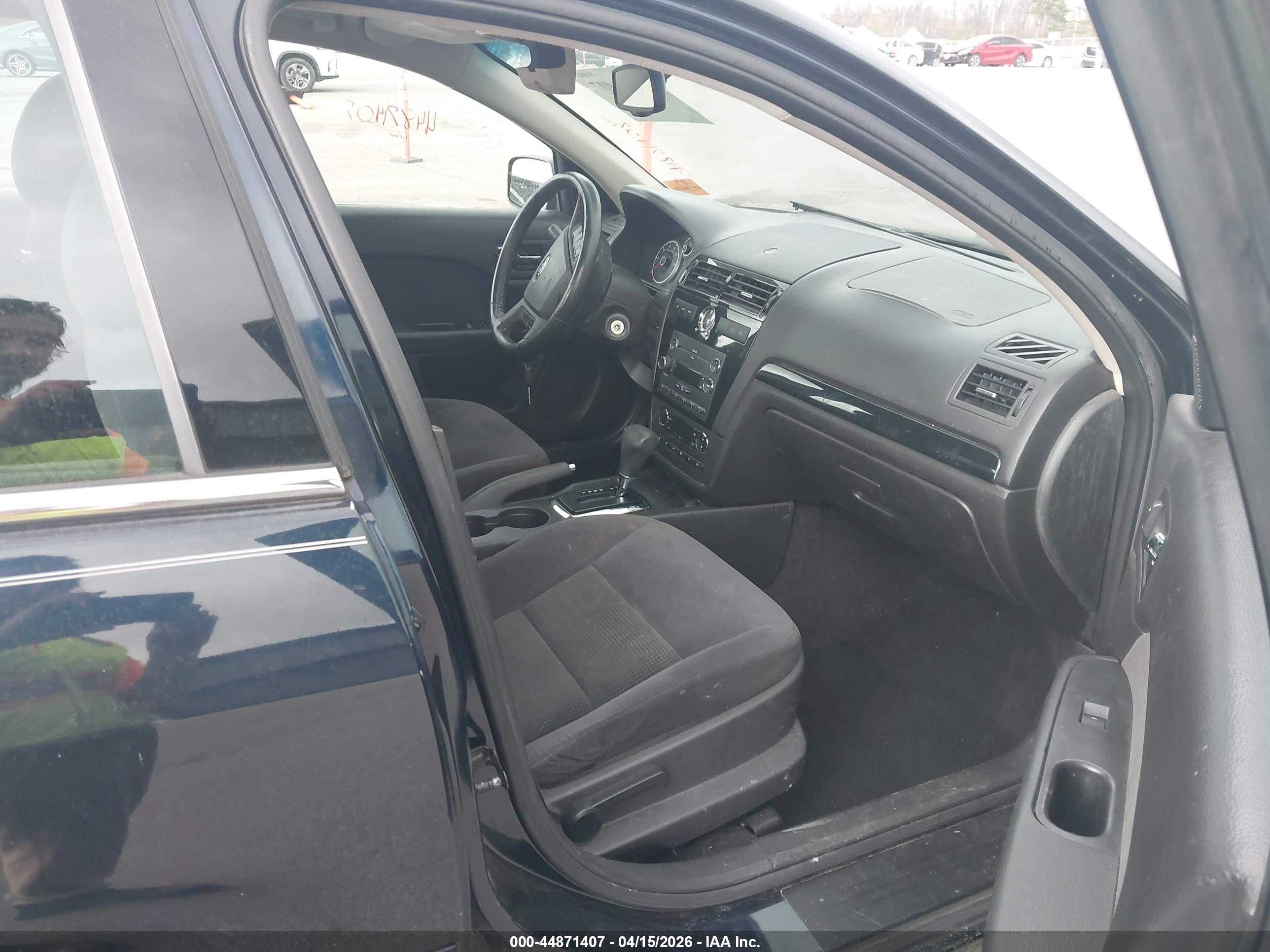 FORD FUSION image 5