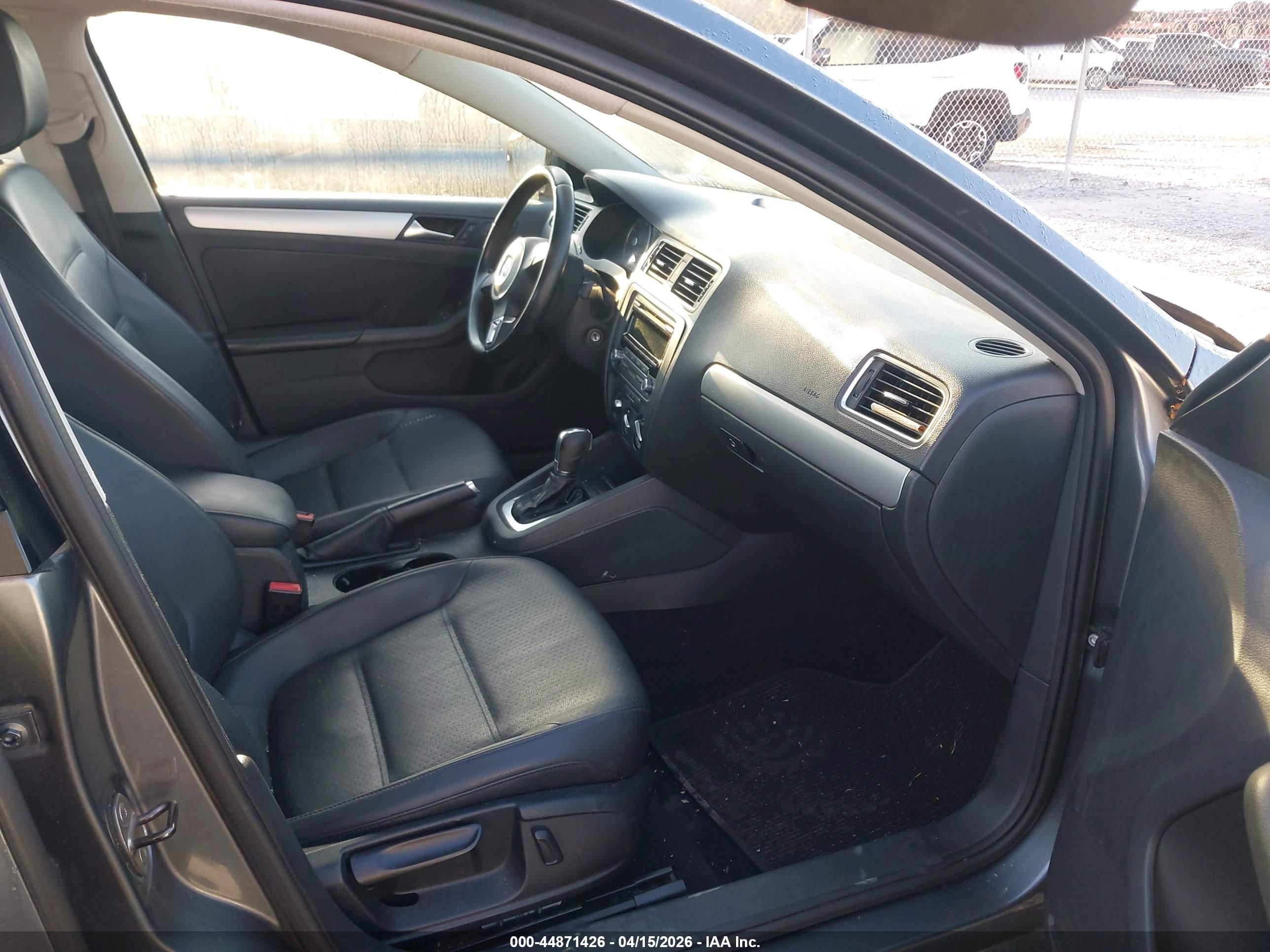 VOLKSWAGEN JETTA image 5