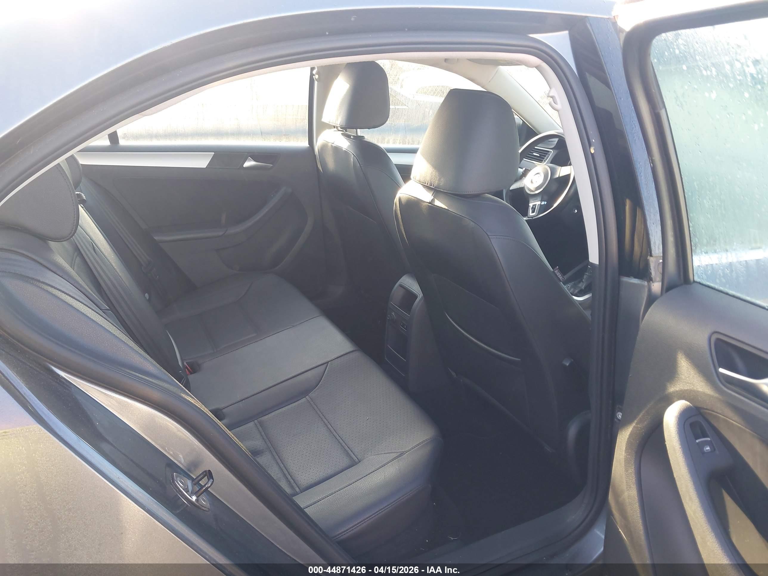 VOLKSWAGEN JETTA image 8