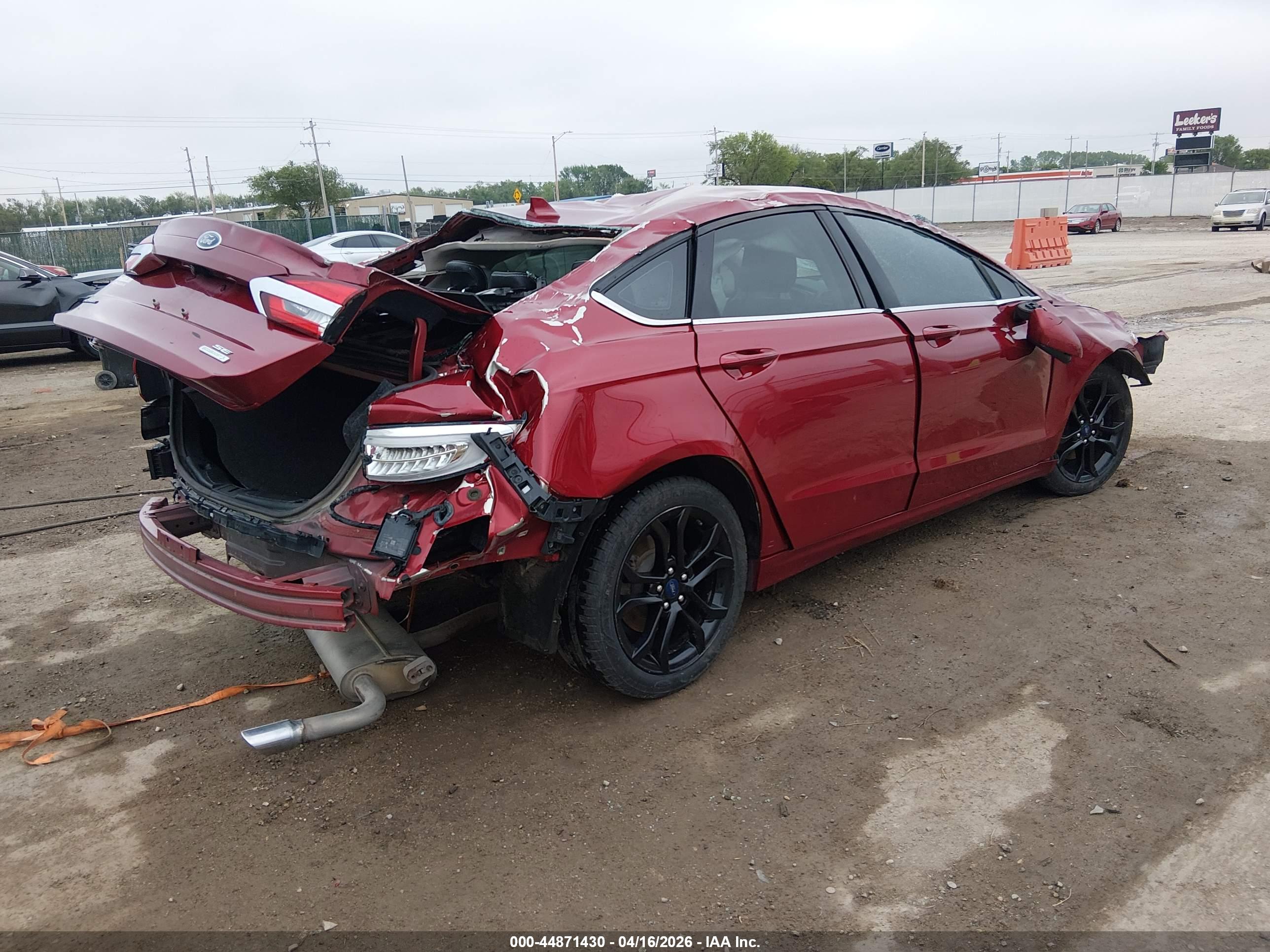 FORD FUSION image 4