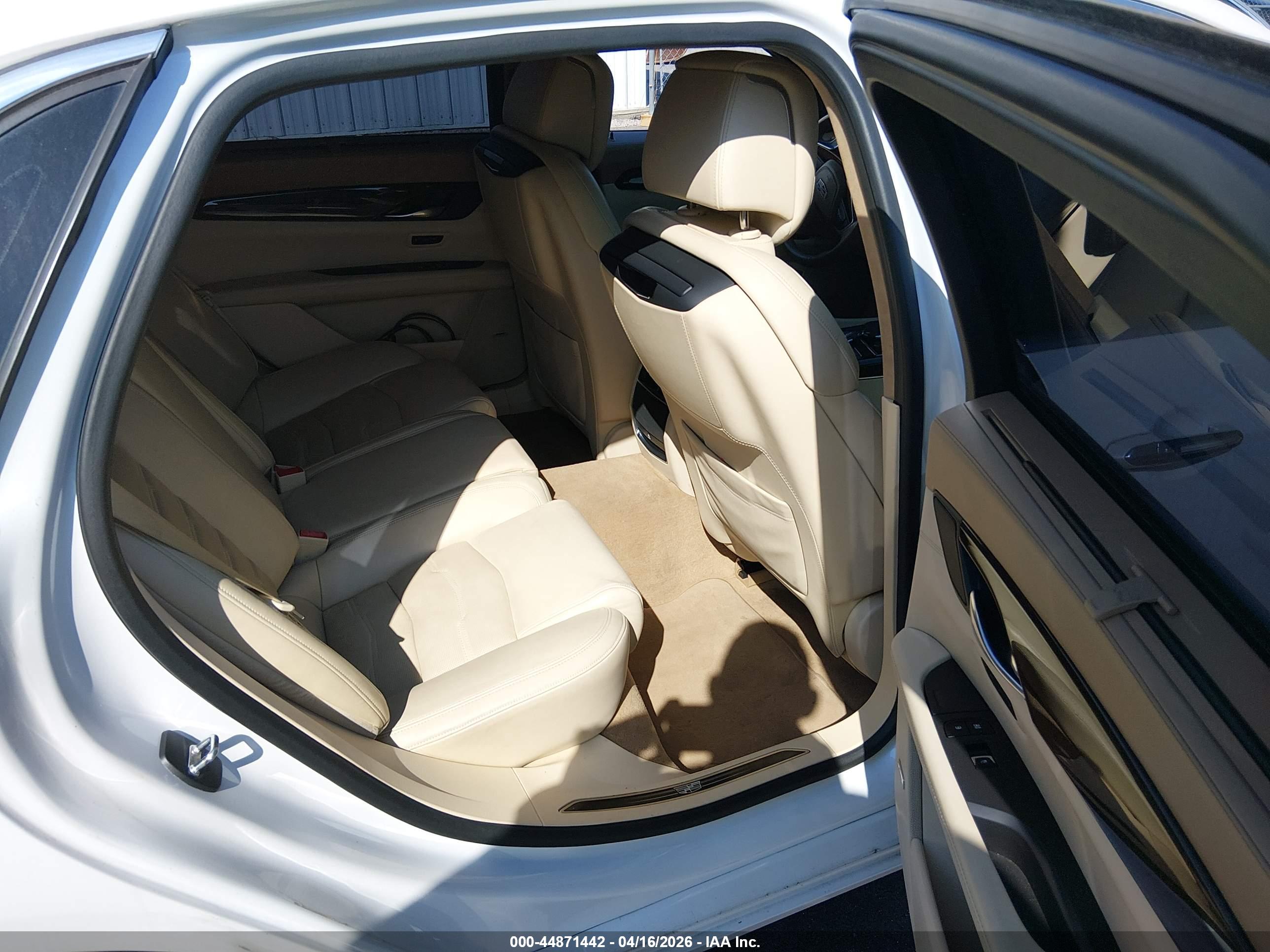 CADILLAC CT6 image 8