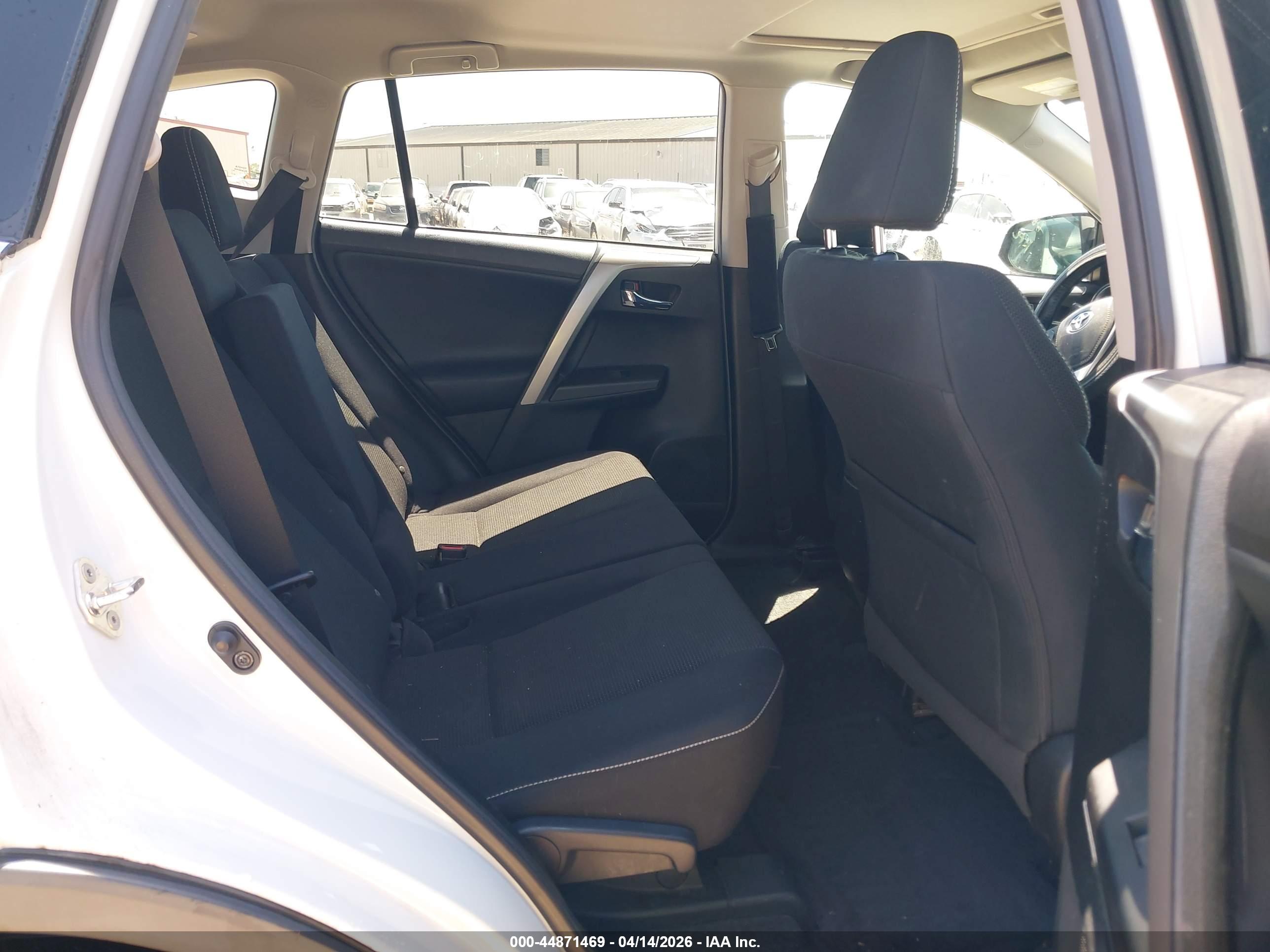 TOYOTA RAV4 image 8