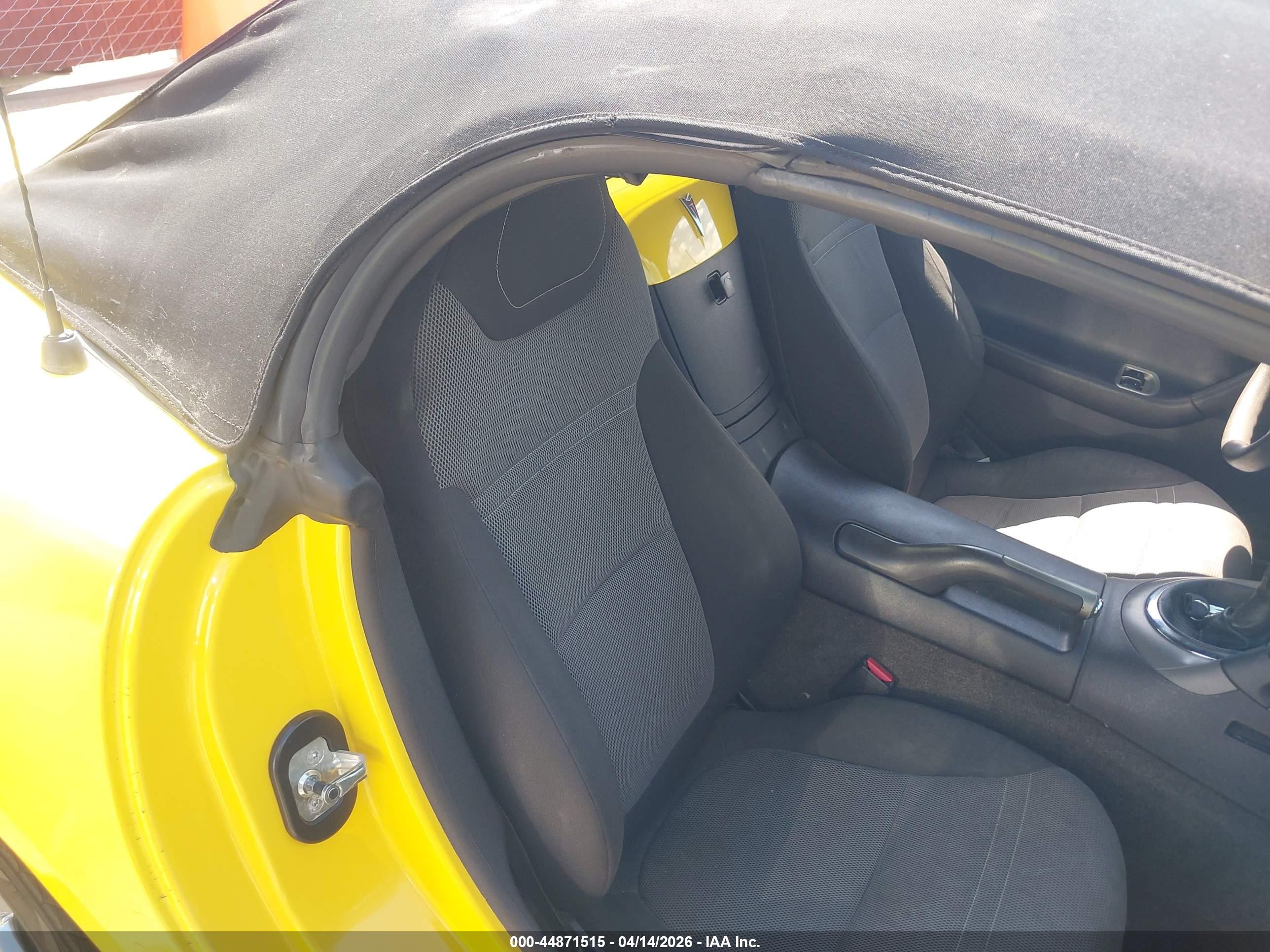 PONTIAC SOLSTICE image 8