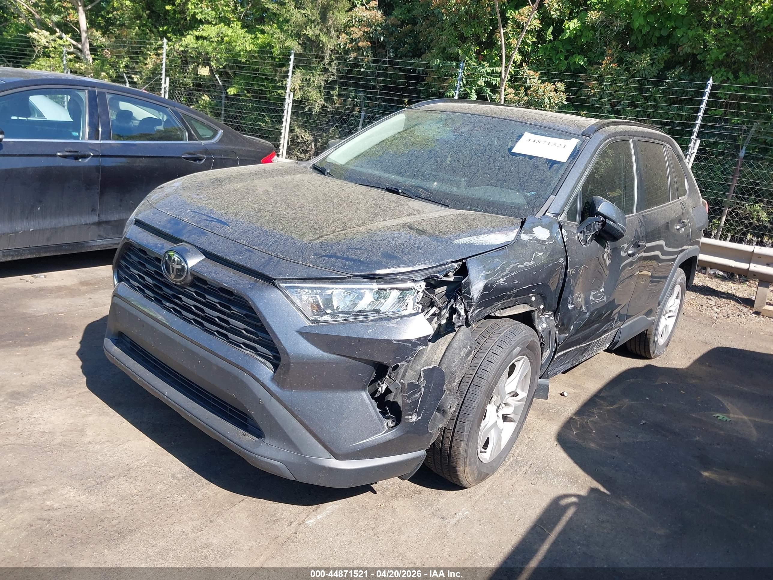 TOYOTA RAV4 image 2