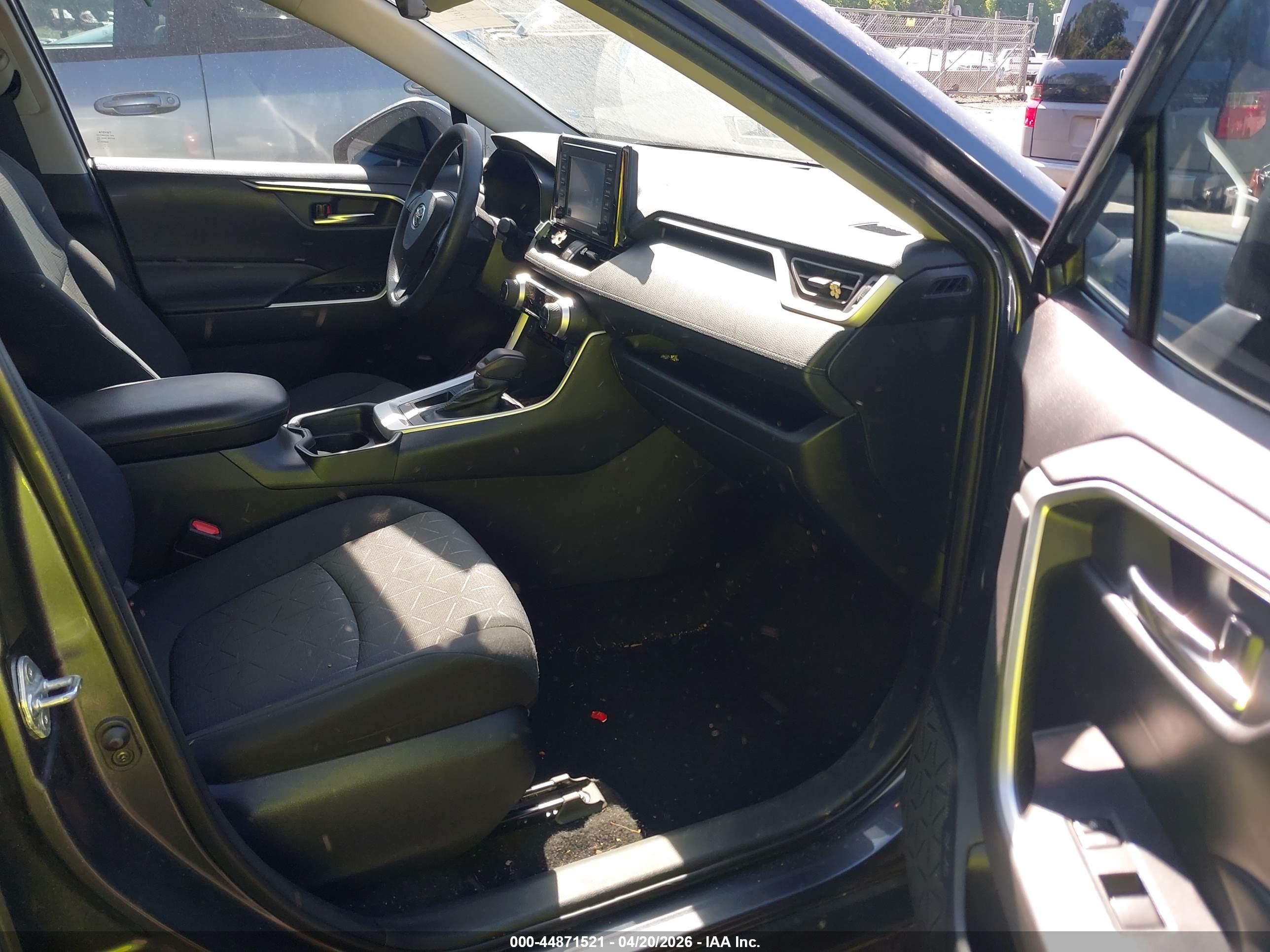 TOYOTA RAV4 image 5
