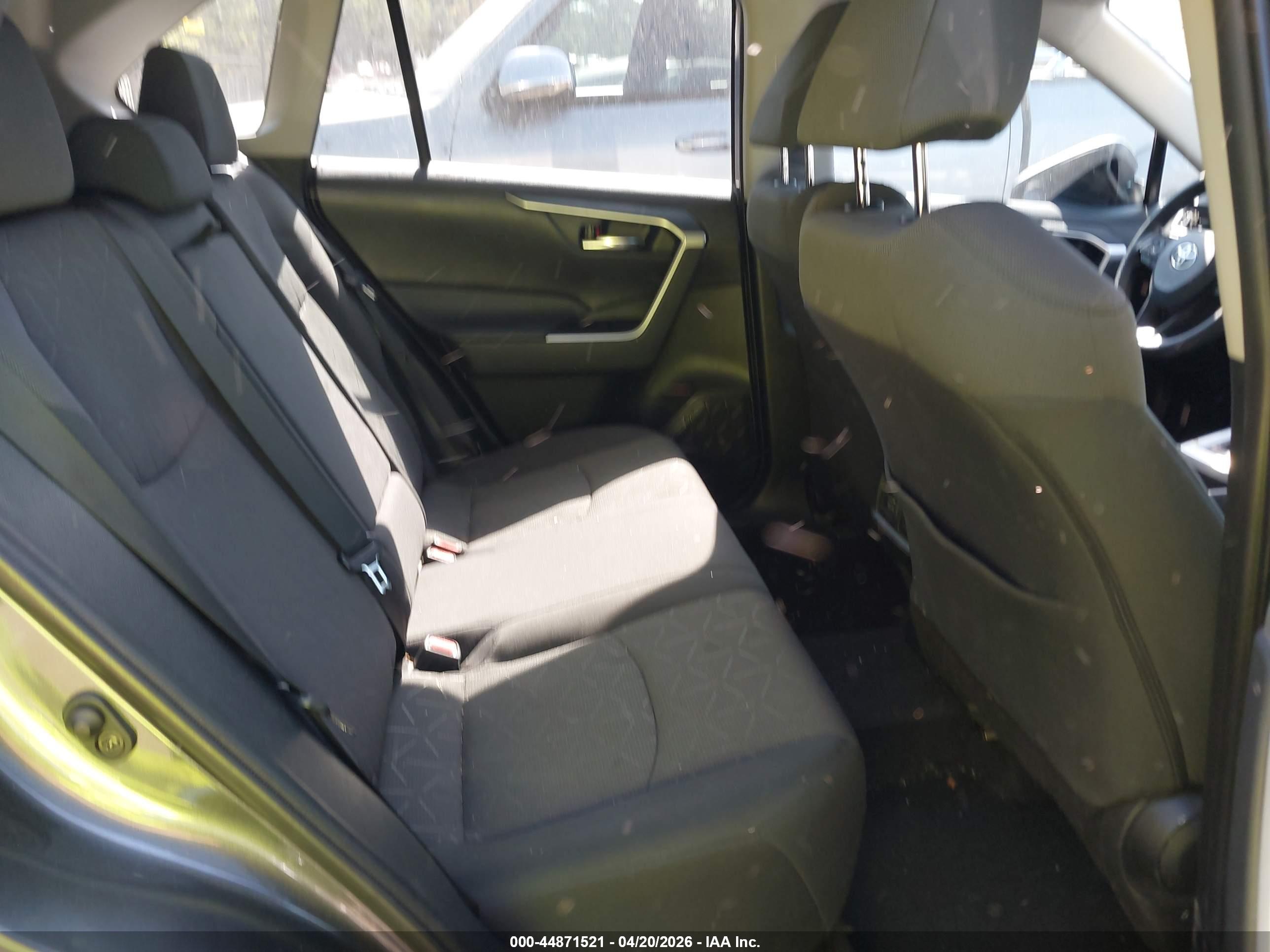 TOYOTA RAV4 image 8