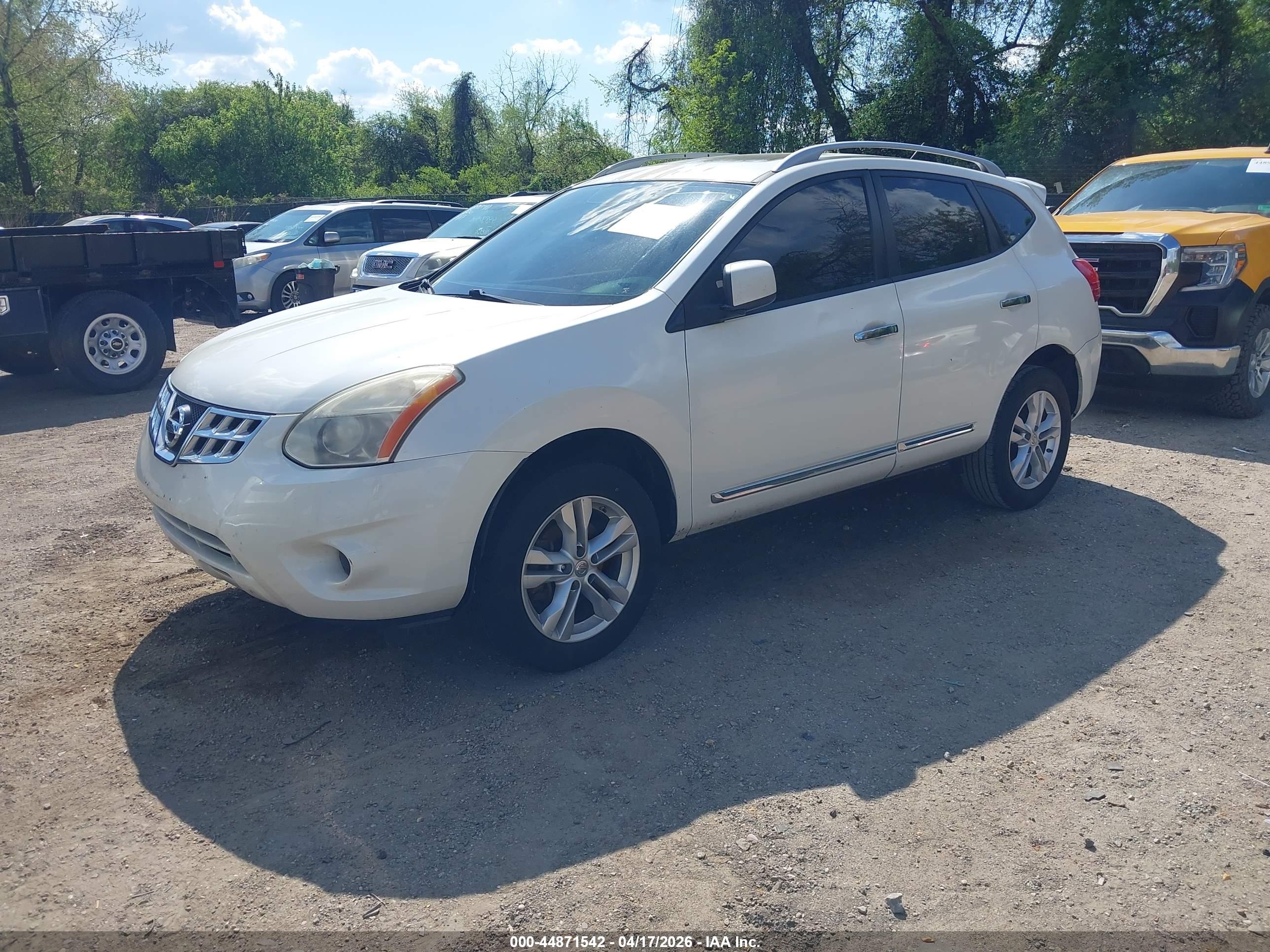 NISSAN ROGUE image 2