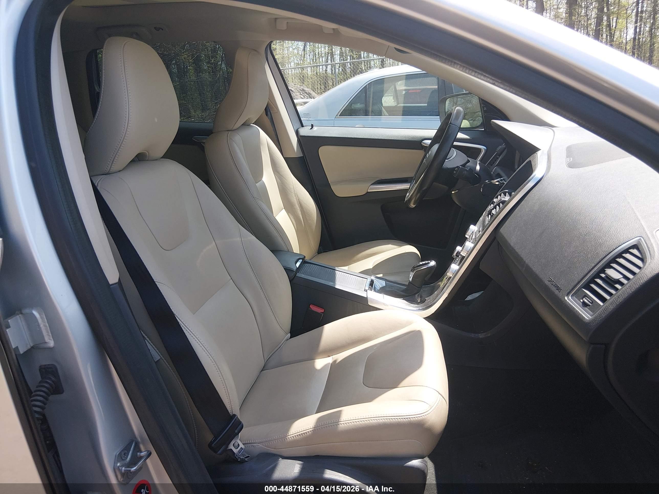 VOLVO XC60 image 5