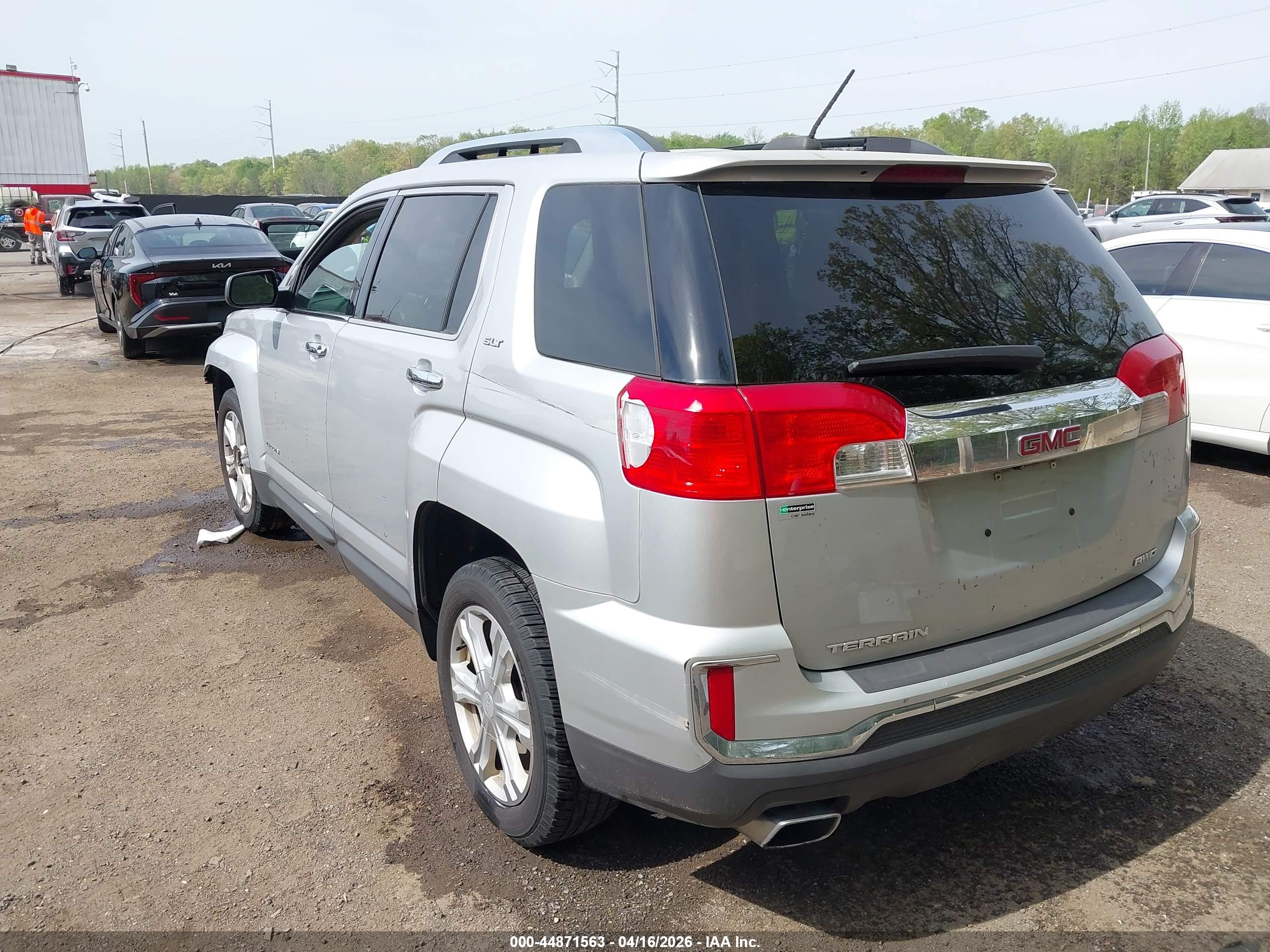 GMC TERRAIN image 3