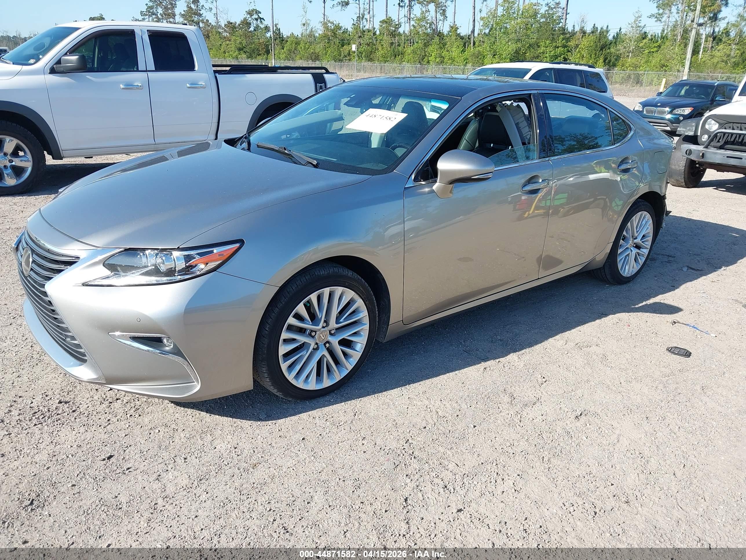 LEXUS ES image 2