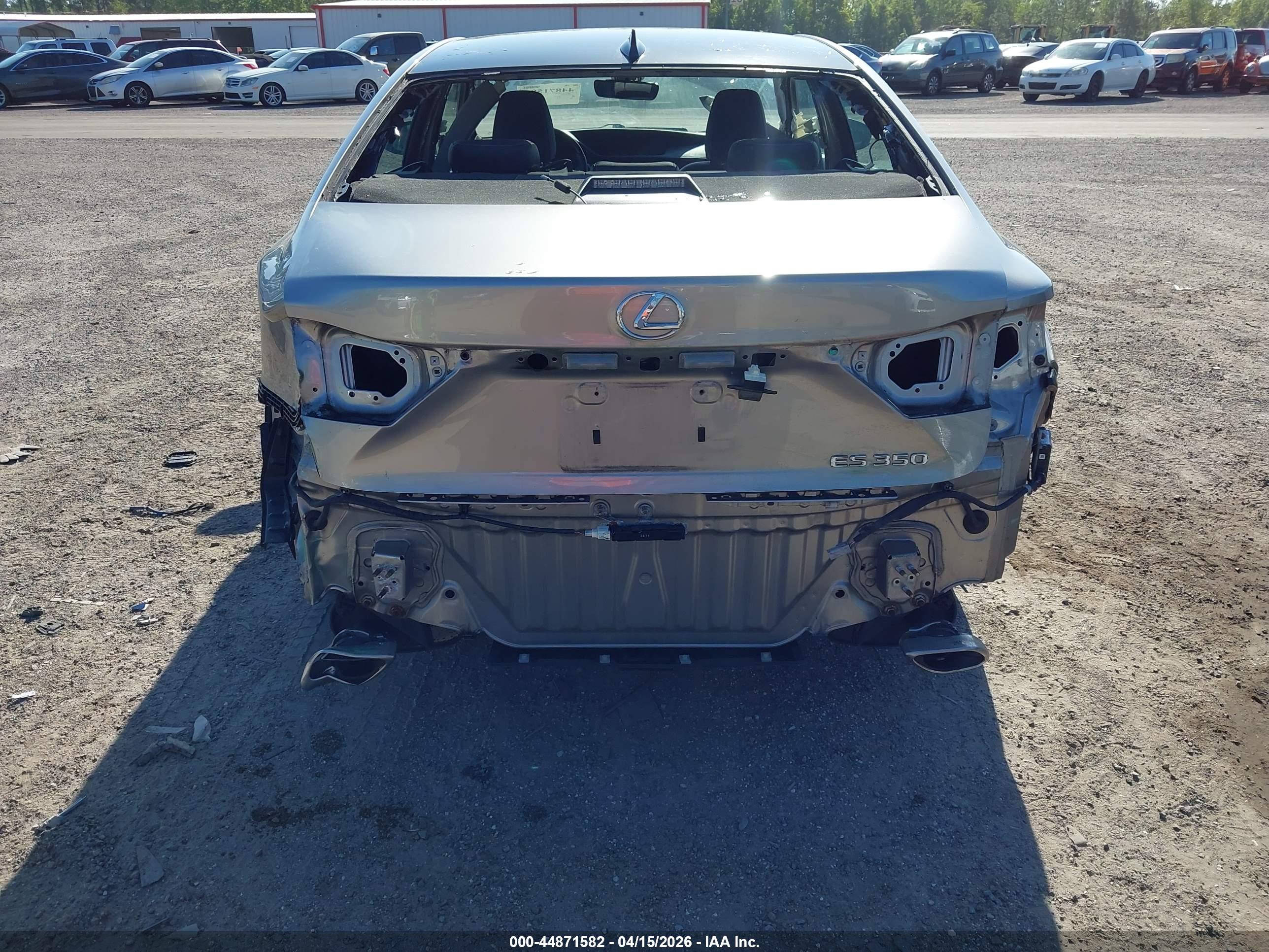 LEXUS ES image 6
