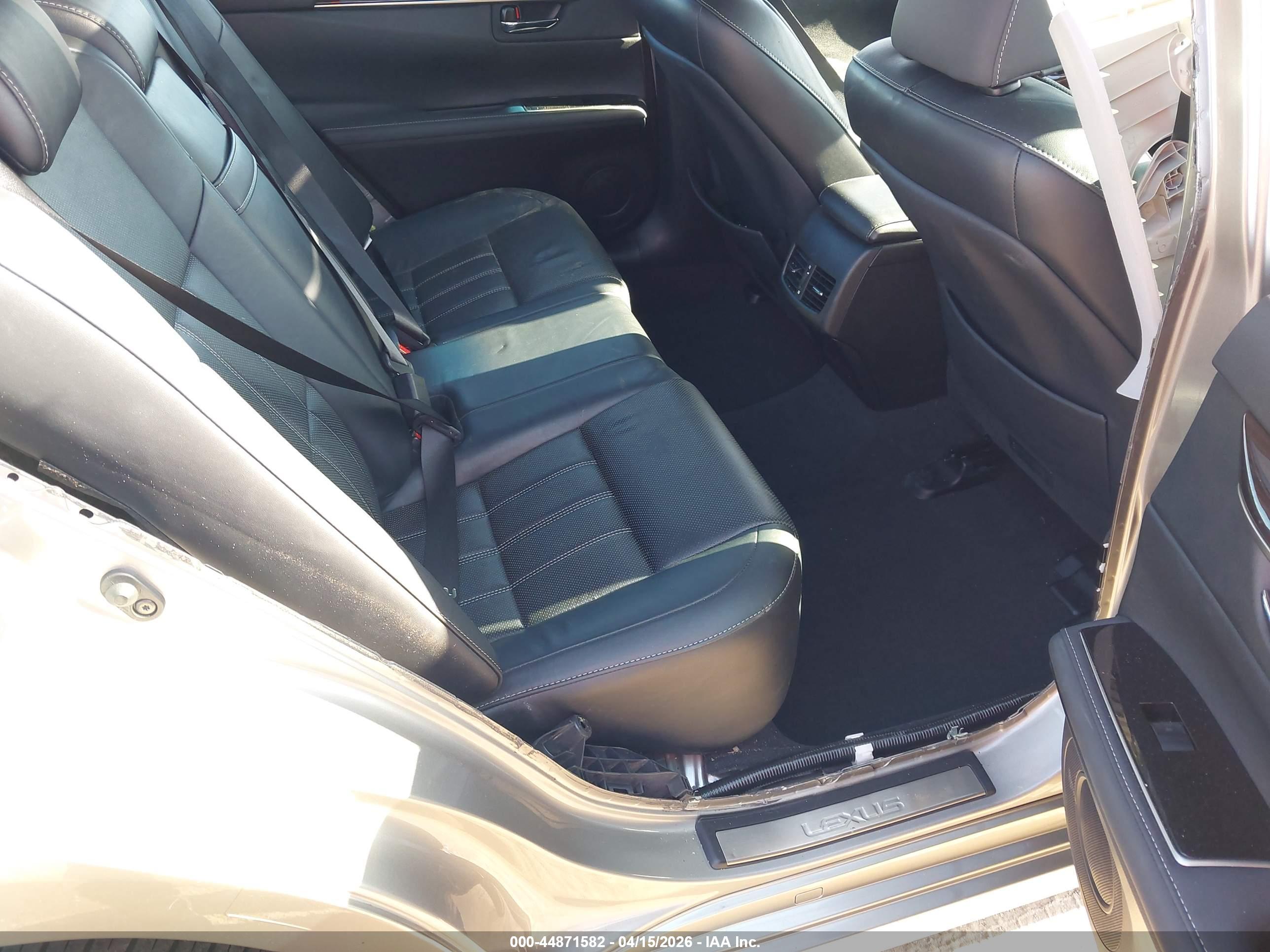 LEXUS ES image 8