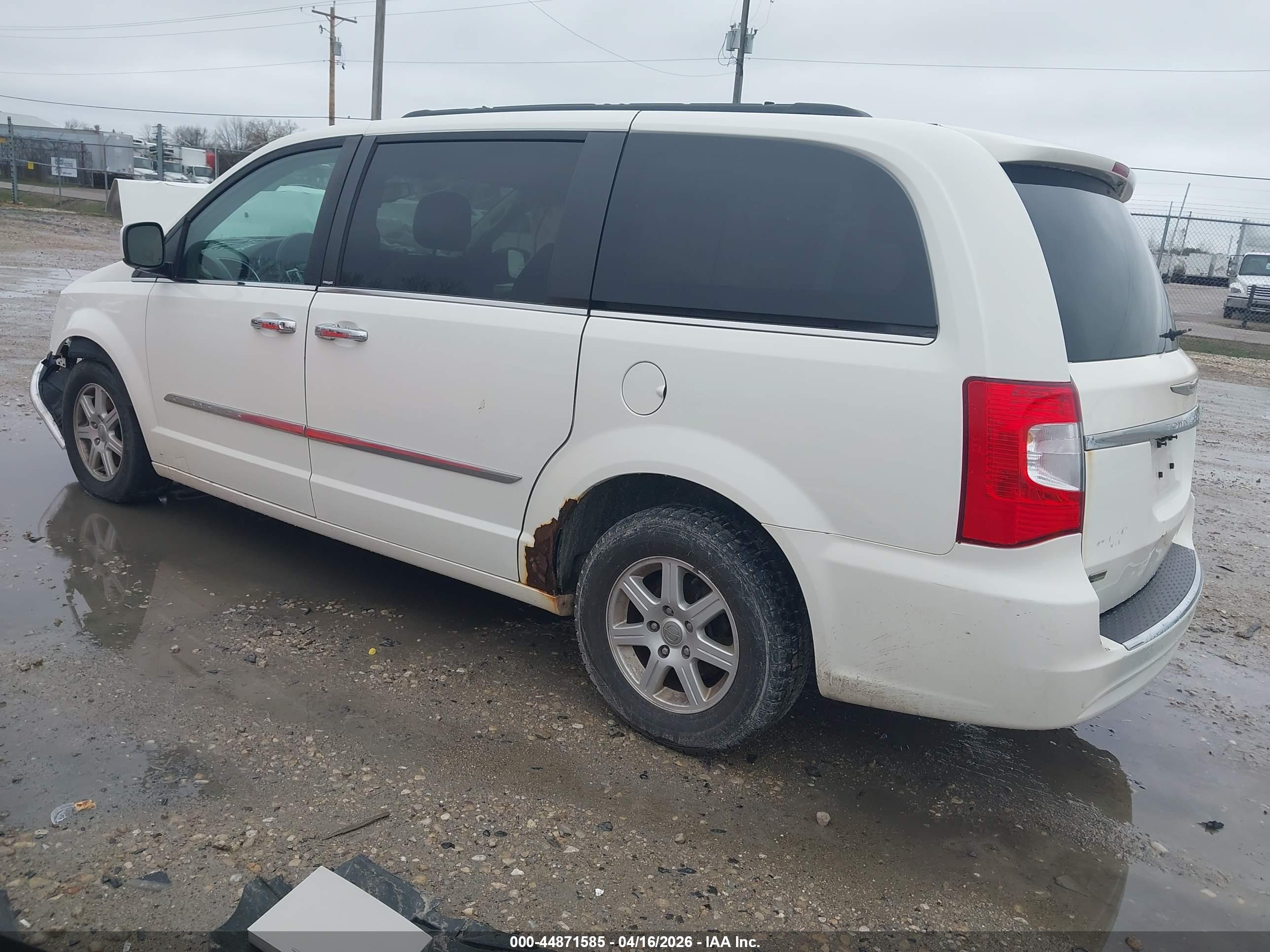 CHRYSLER TOWN image 3