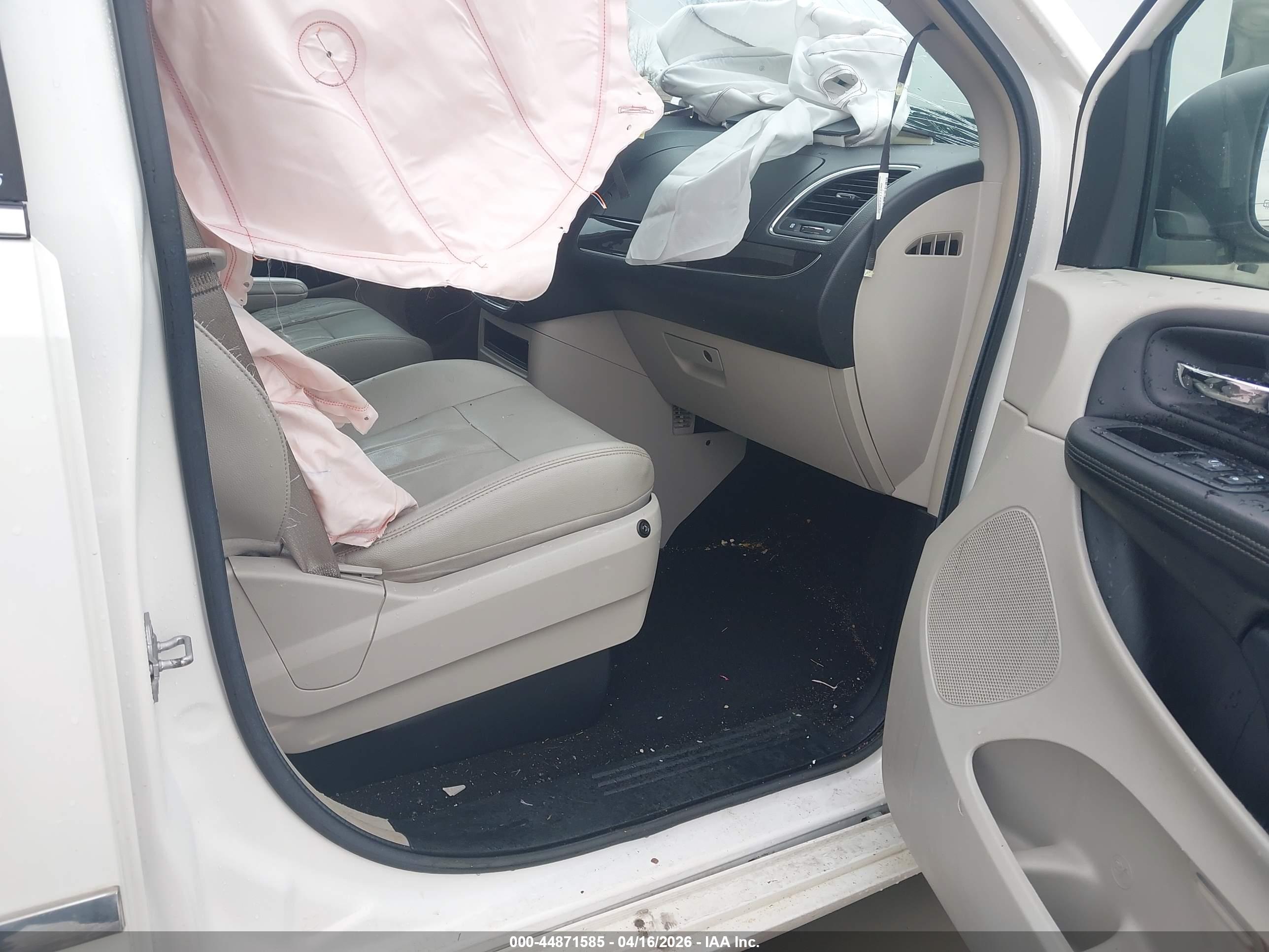 CHRYSLER TOWN image 5
