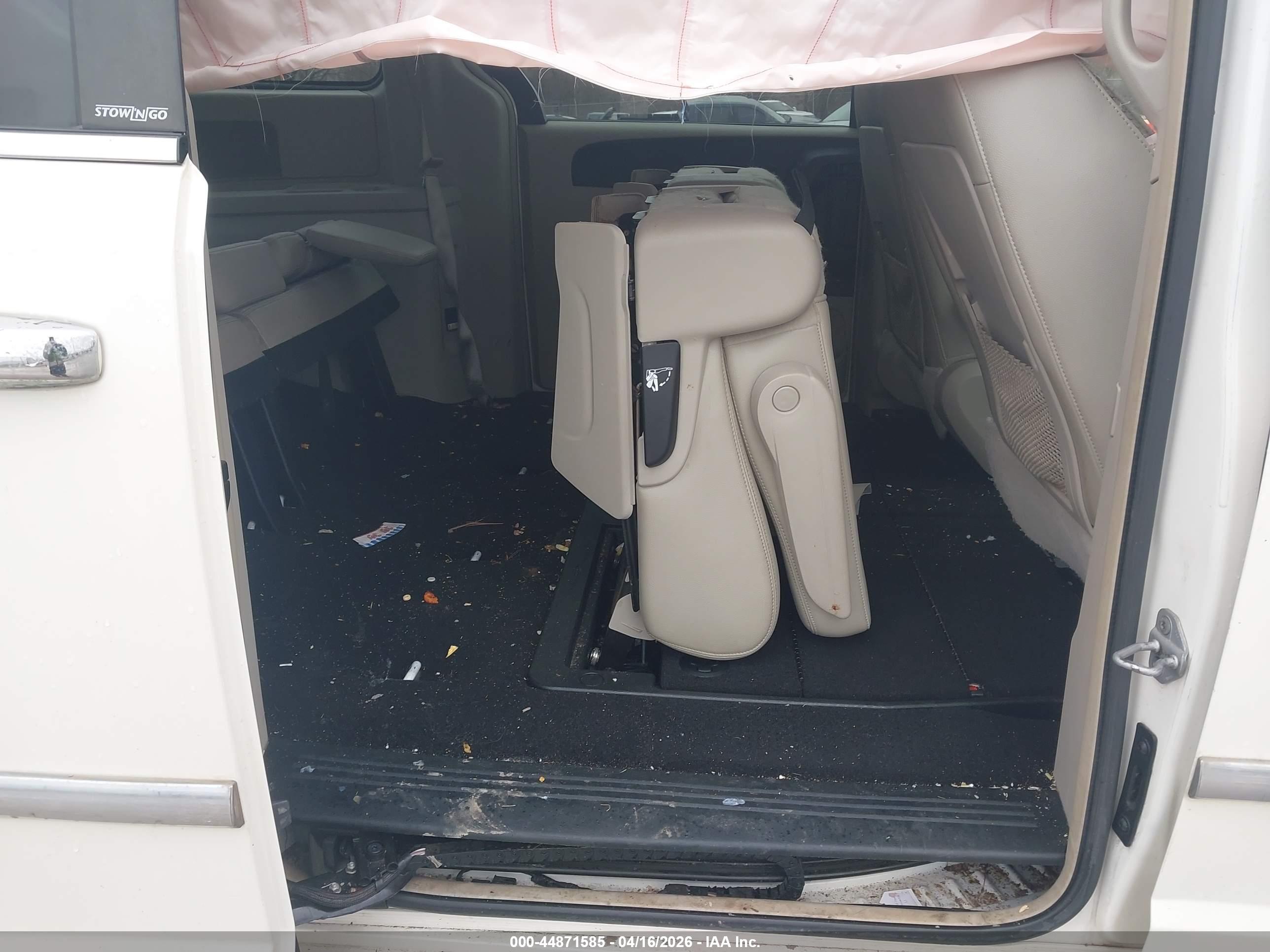 CHRYSLER TOWN image 8