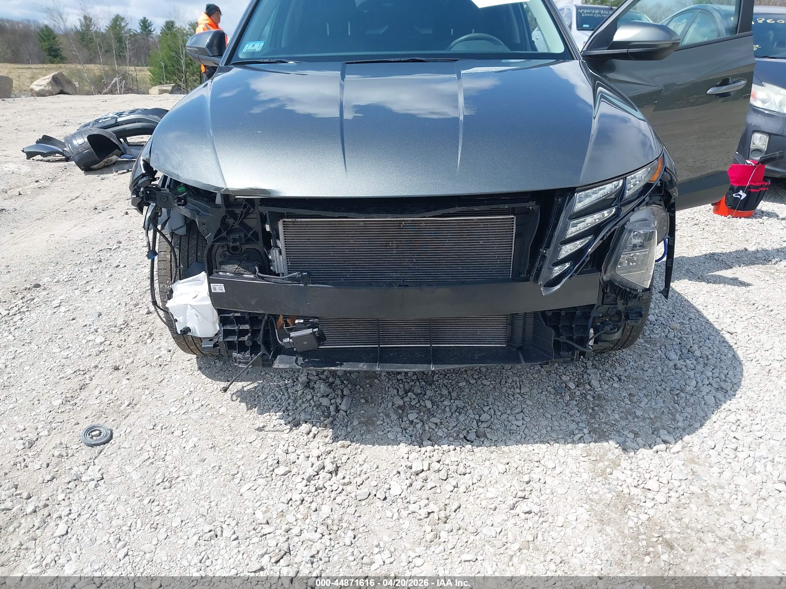 HYUNDAI TUCSON image 6