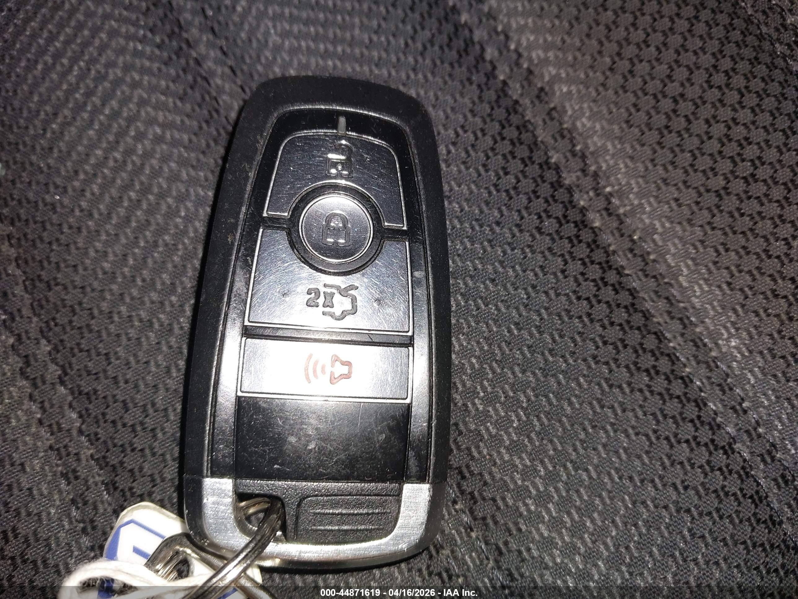 FORD FUSION image 11