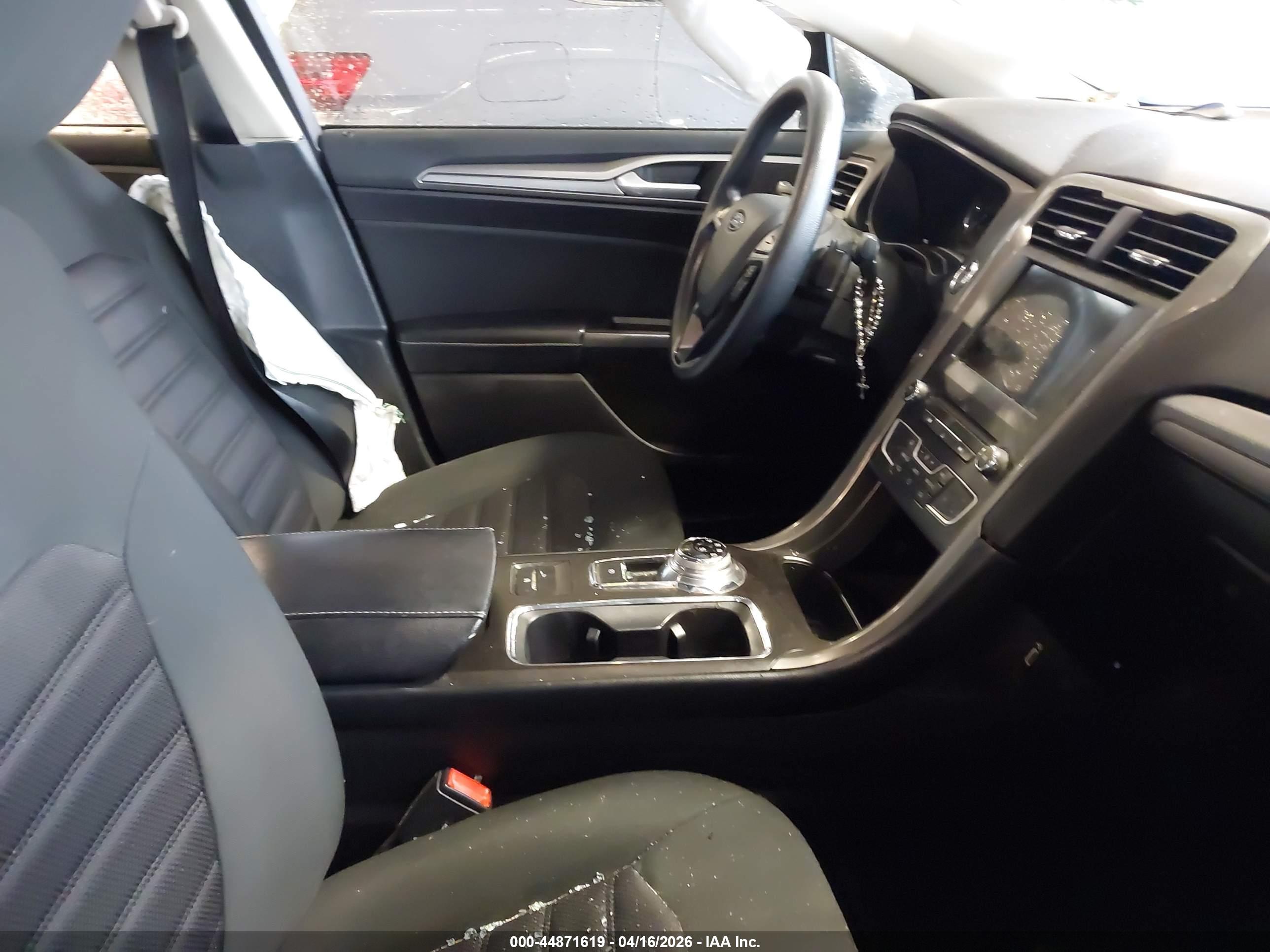 FORD FUSION image 5