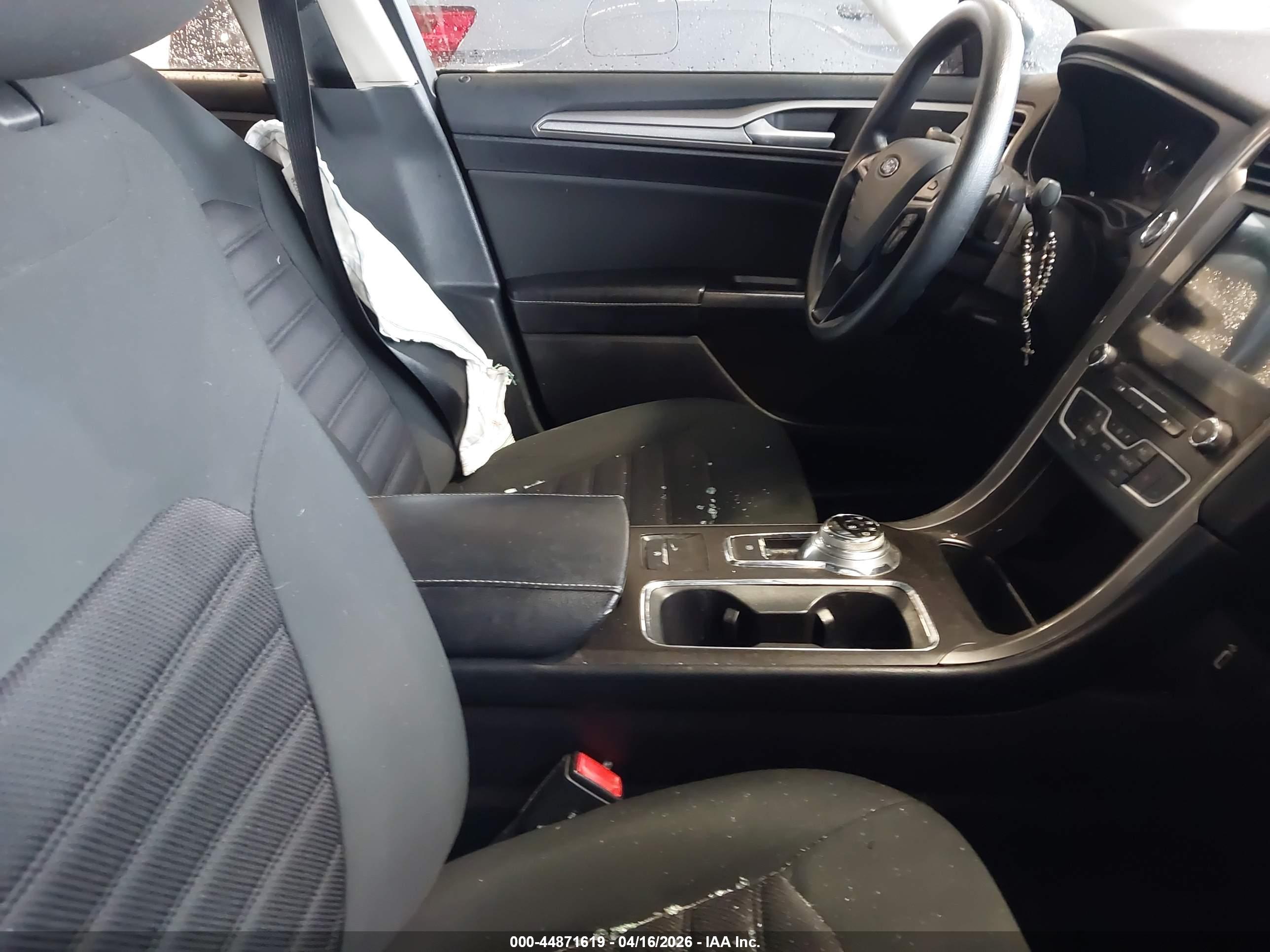 FORD FUSION image 8