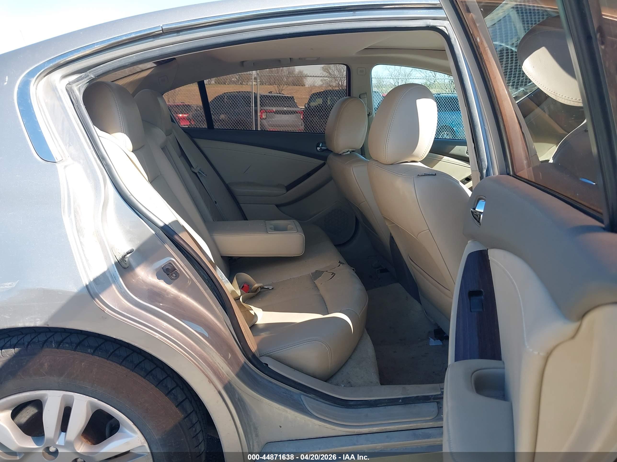 NISSAN ALTIMA image 8