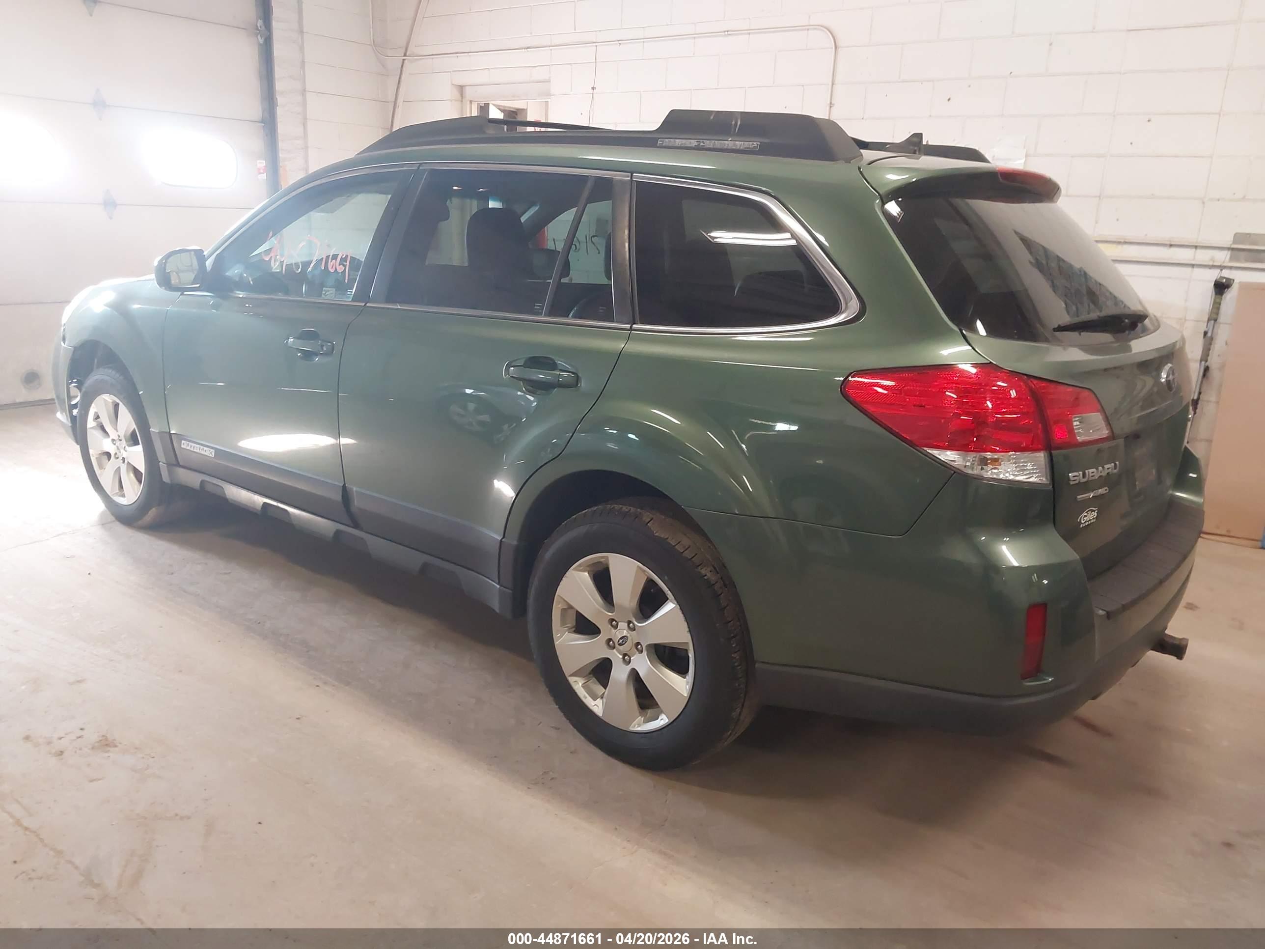 SUBARU OUTBACK image 3