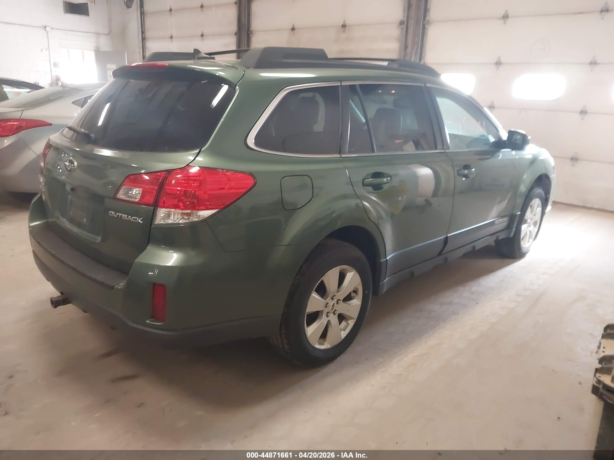 SUBARU OUTBACK image 4
