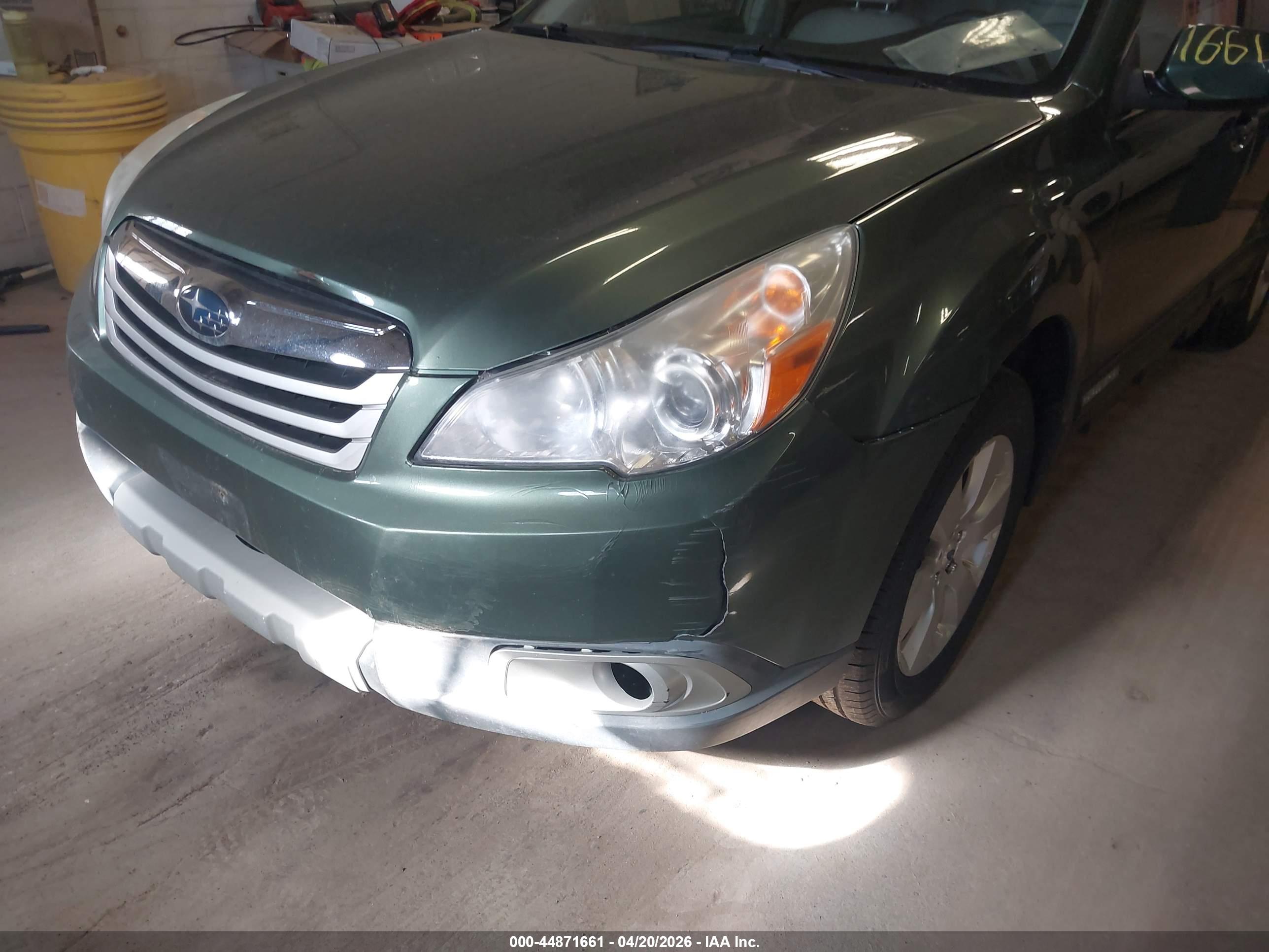 SUBARU OUTBACK image 6