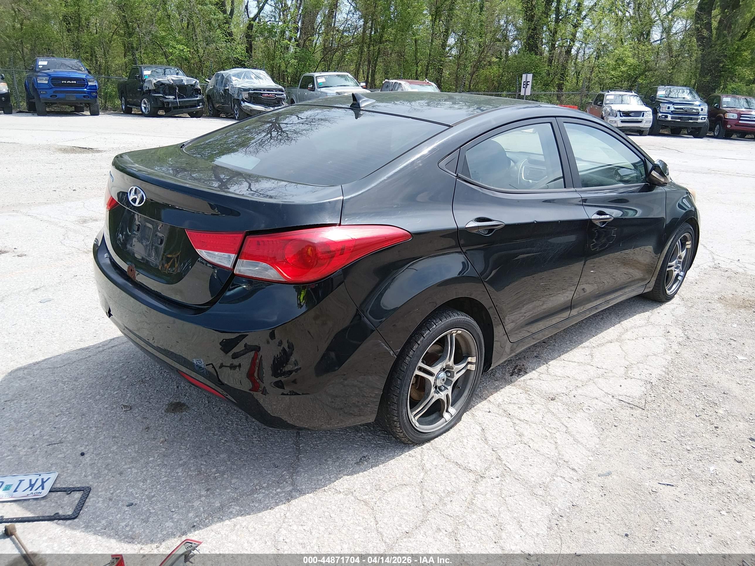 HYUNDAI ELANTRA image 4