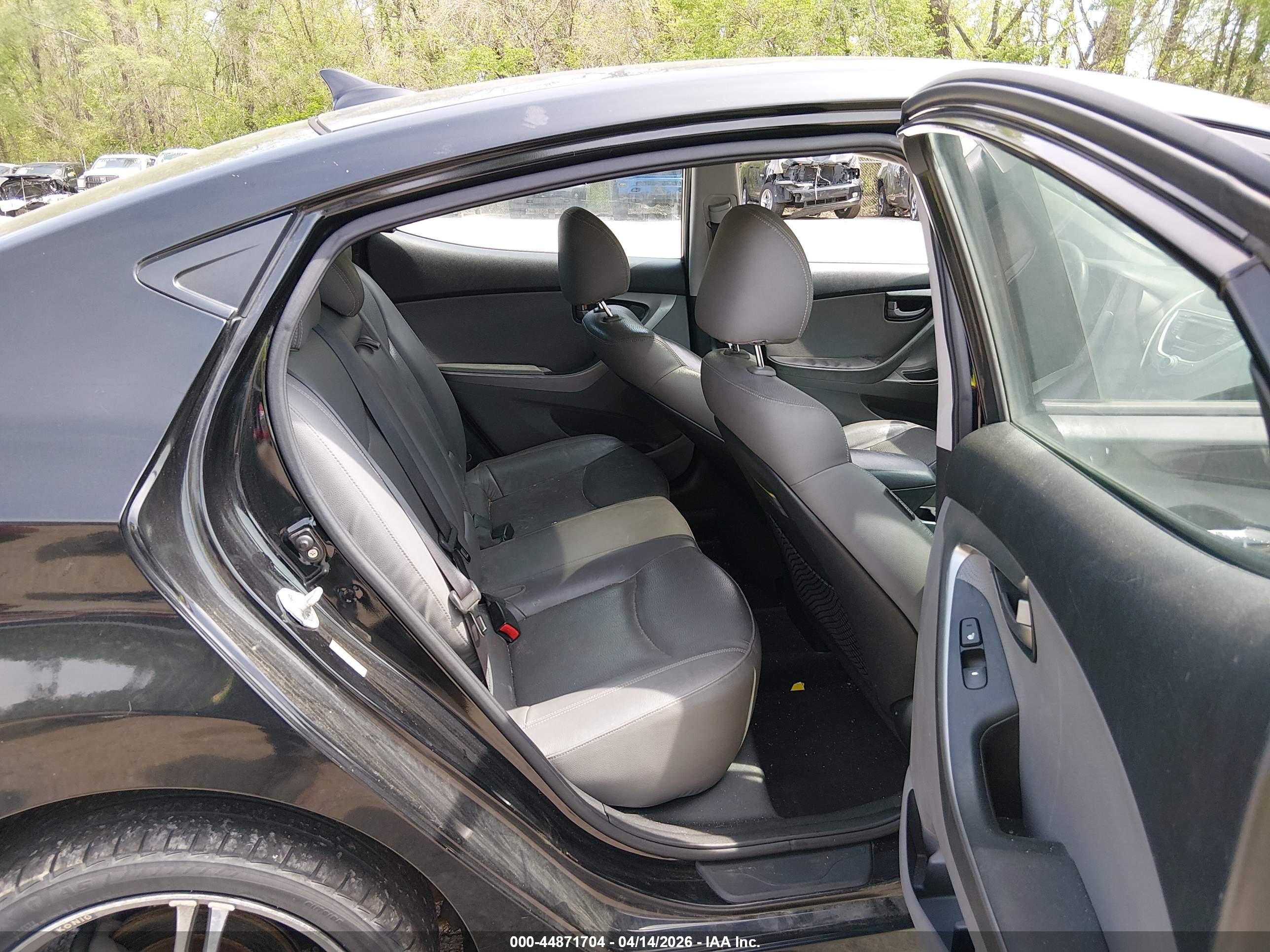 HYUNDAI ELANTRA image 8