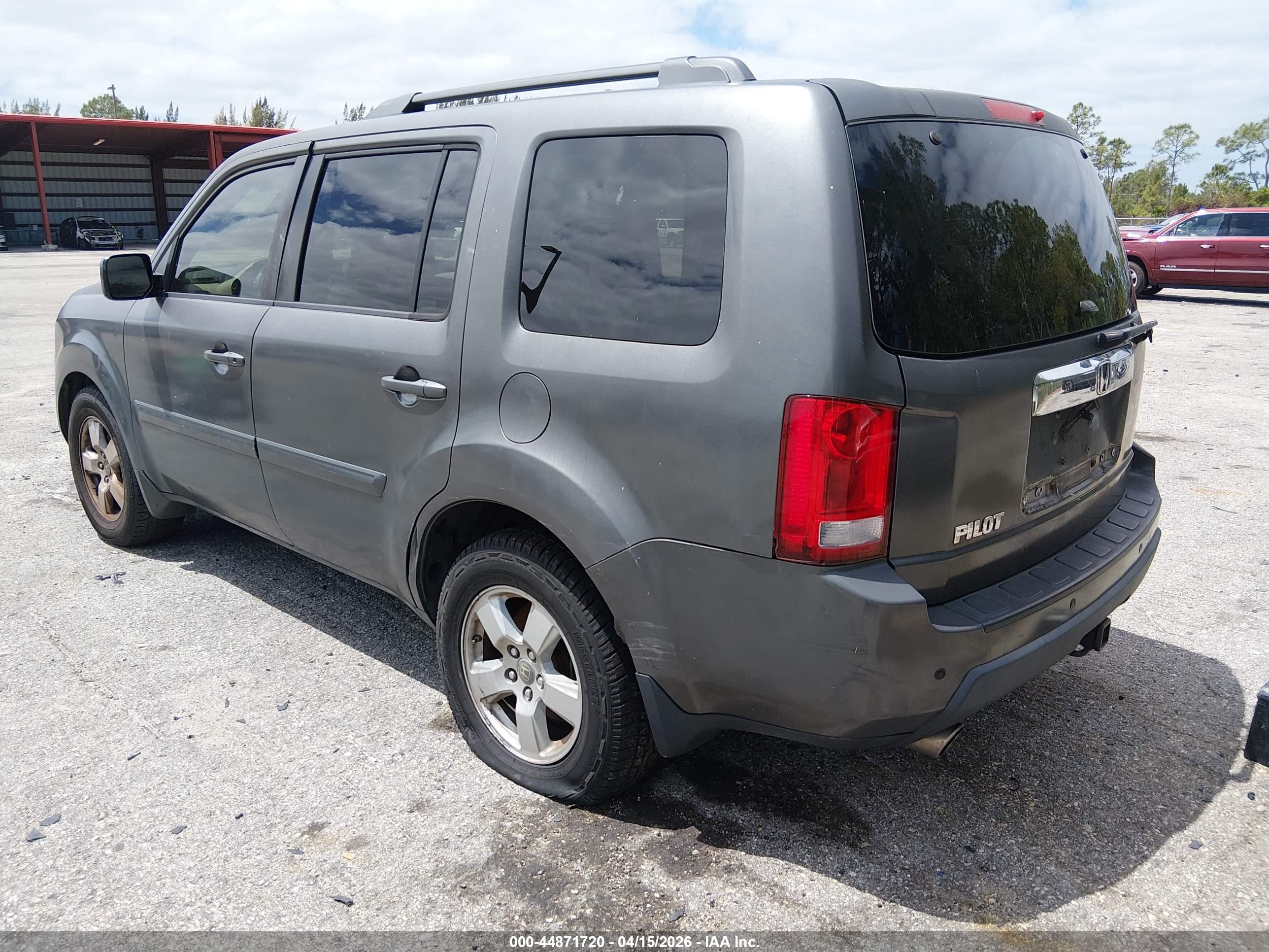 HONDA PILOT image 3