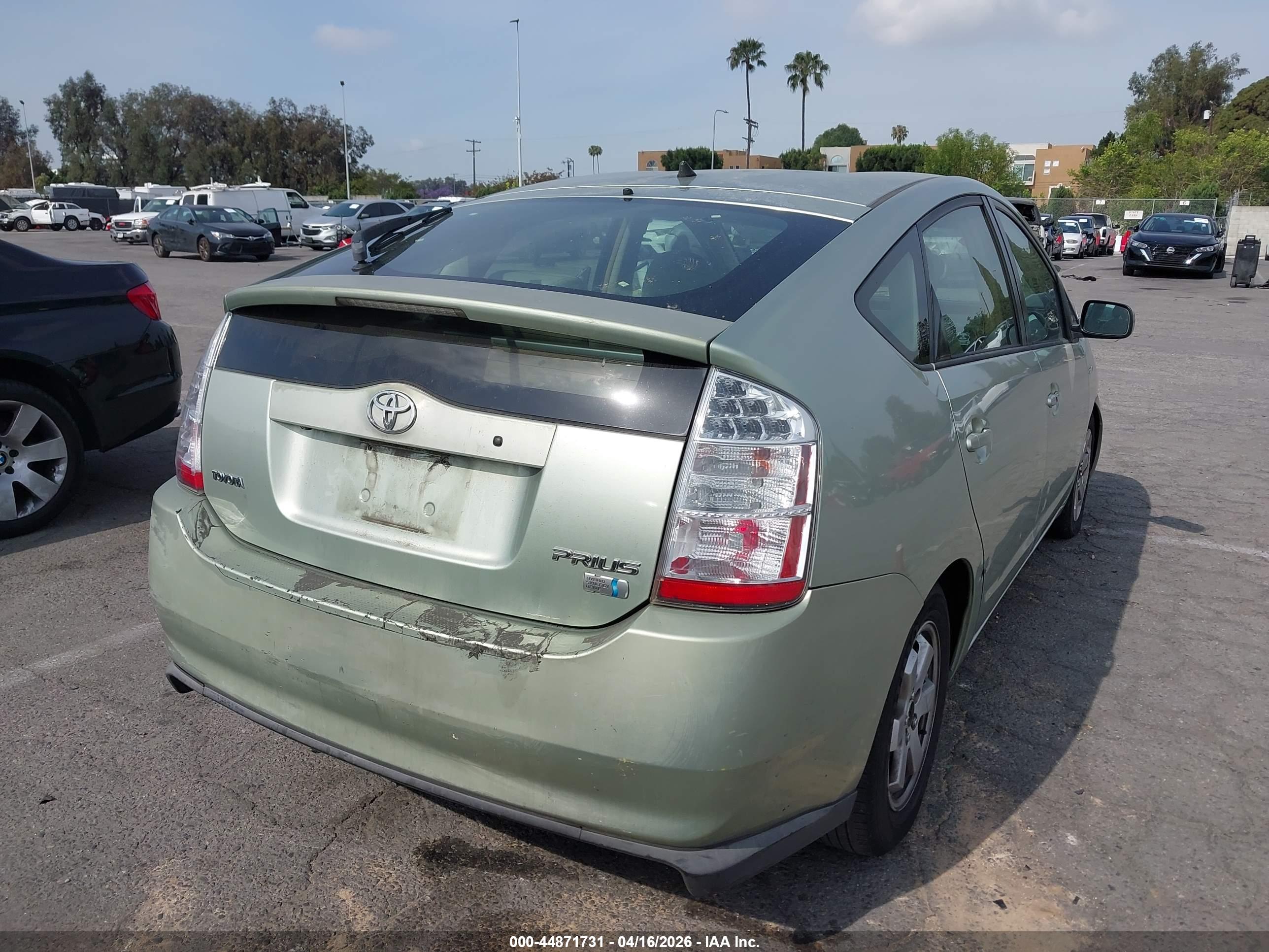 TOYOTA PRIUS image 4