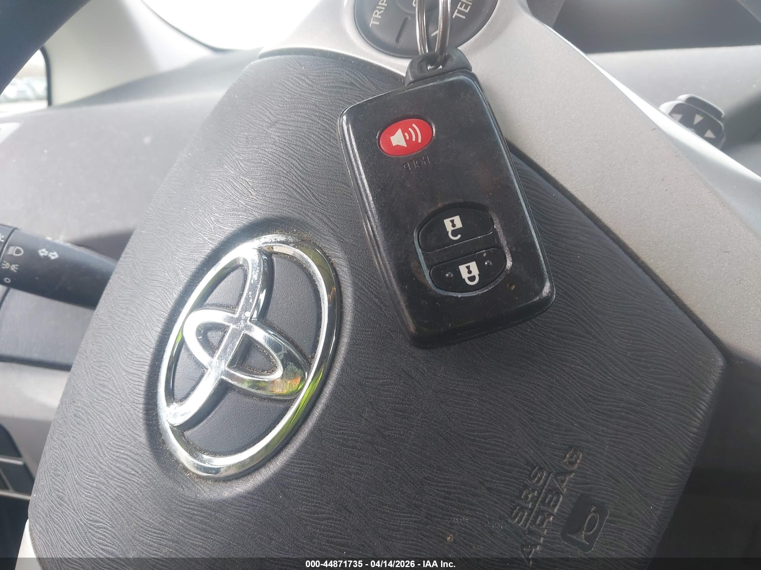 TOYOTA PRIUS image 11