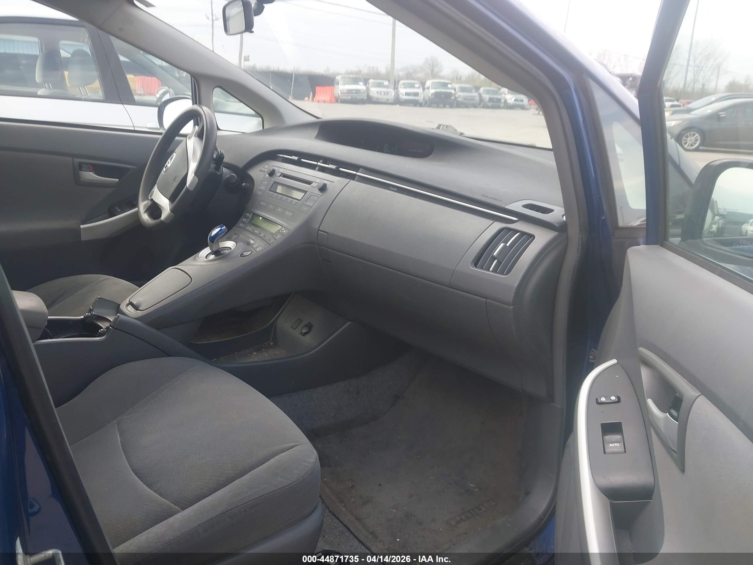 TOYOTA PRIUS image 5