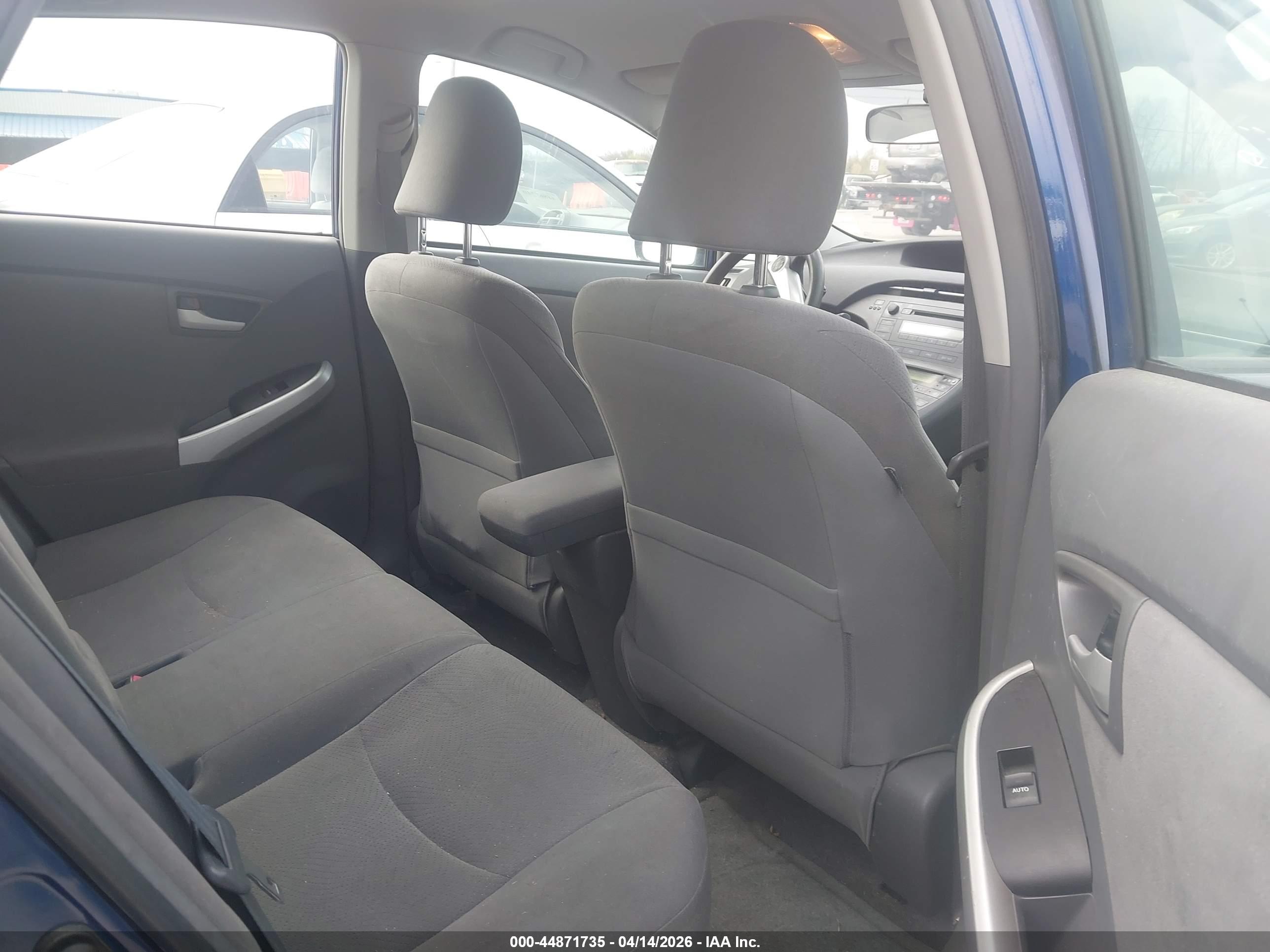 TOYOTA PRIUS image 8