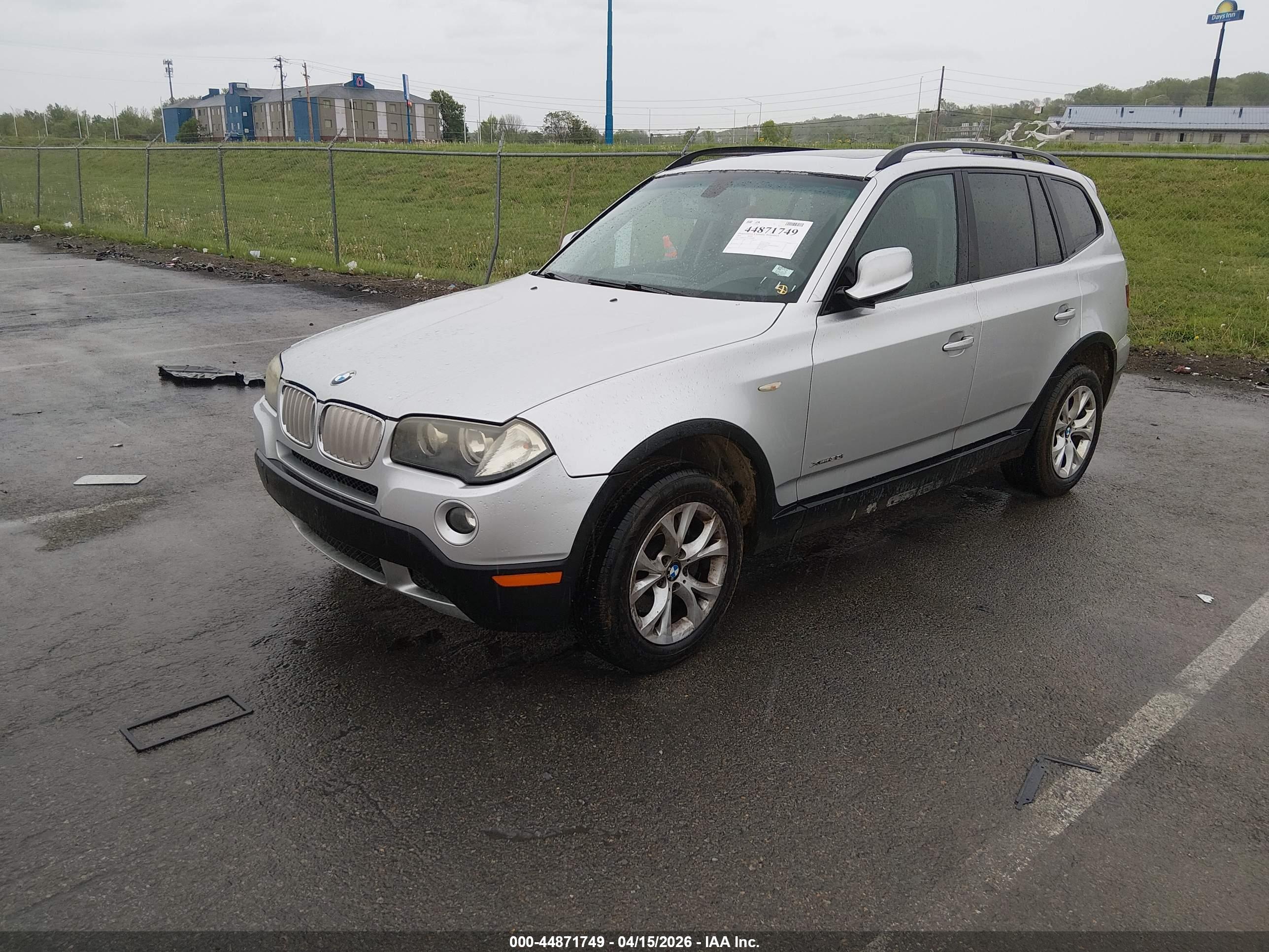 BMW X3 image 2