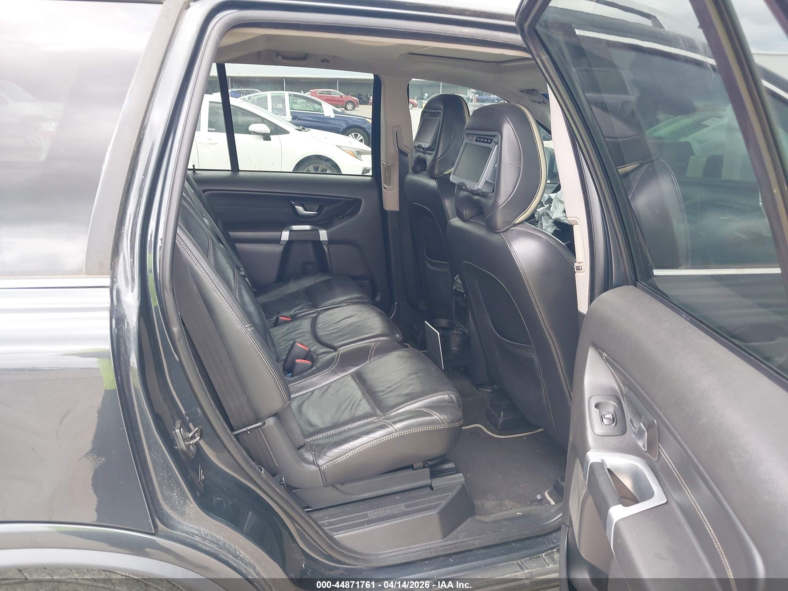 VOLVO XC90 image 8