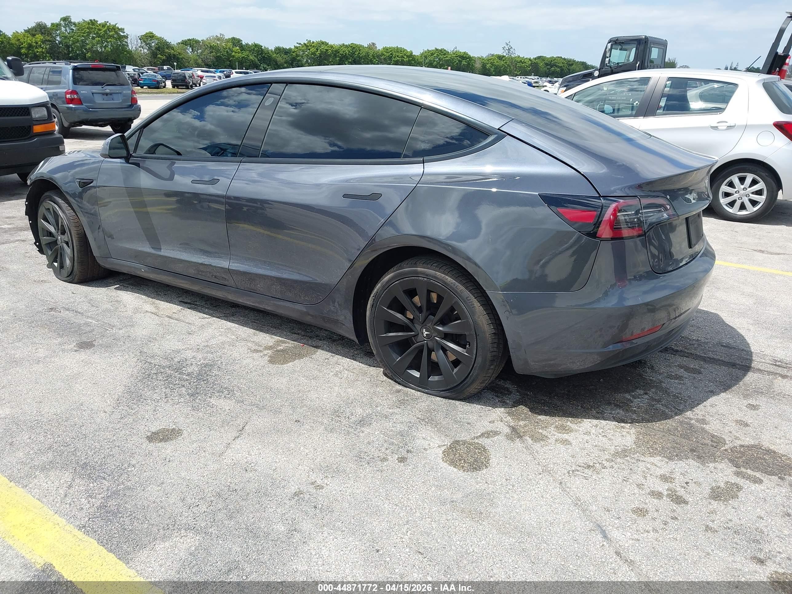 TESLA MODEL image 3
